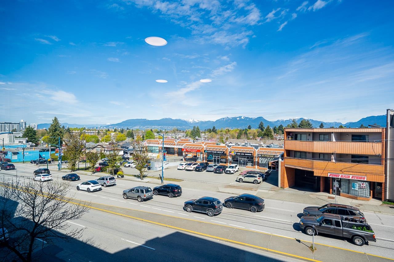 307 3050 KINGSWAY Unit: 307
