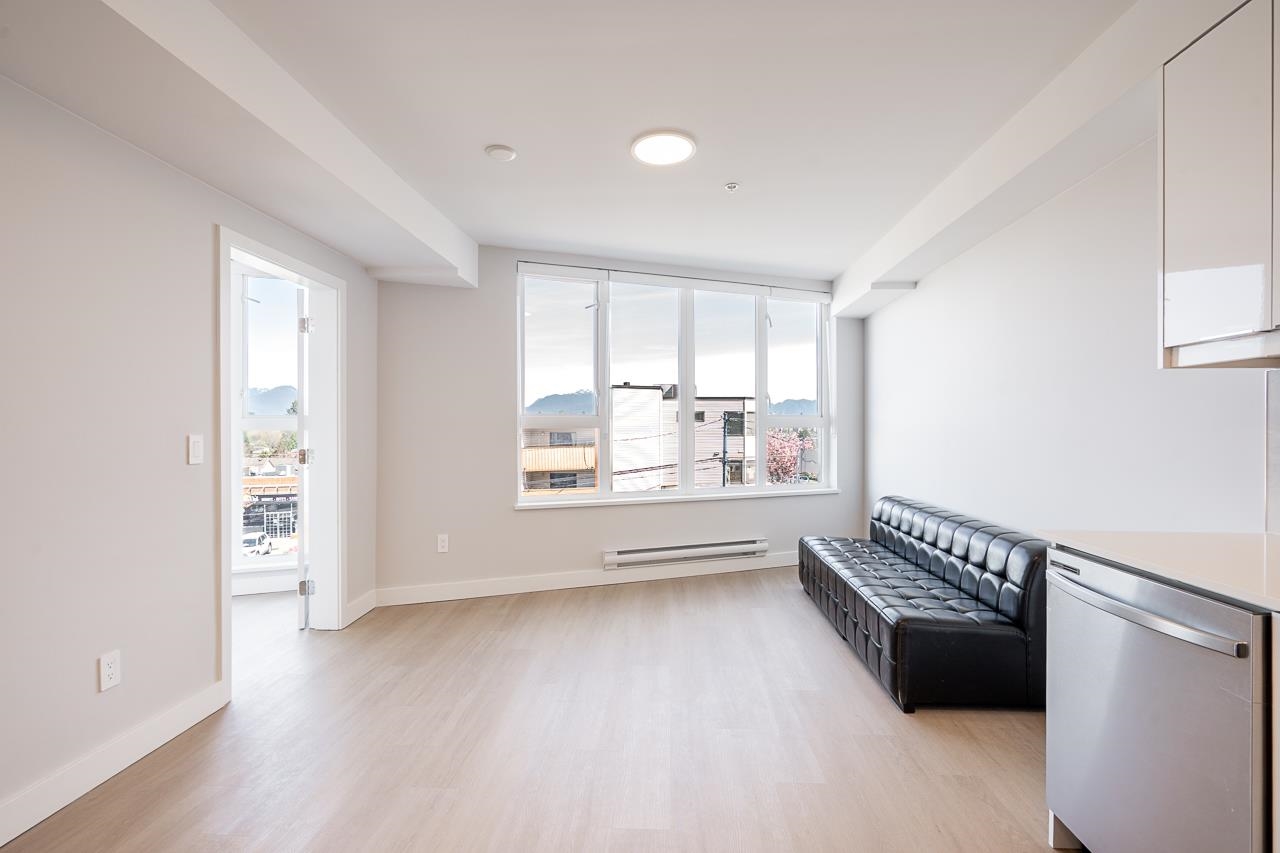307 3050 KINGSWAY Unit: 307