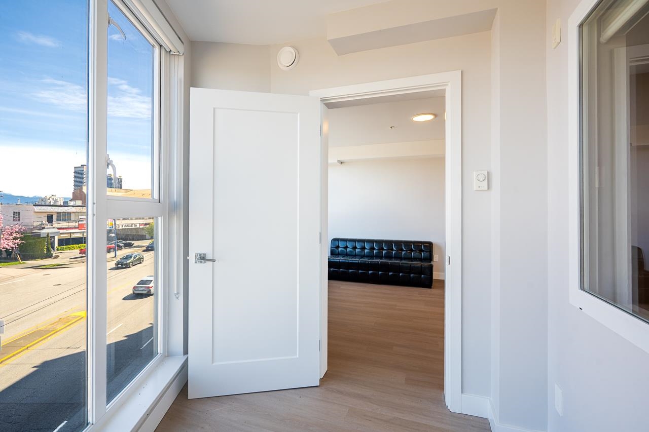 307 3050 KINGSWAY Unit: 307