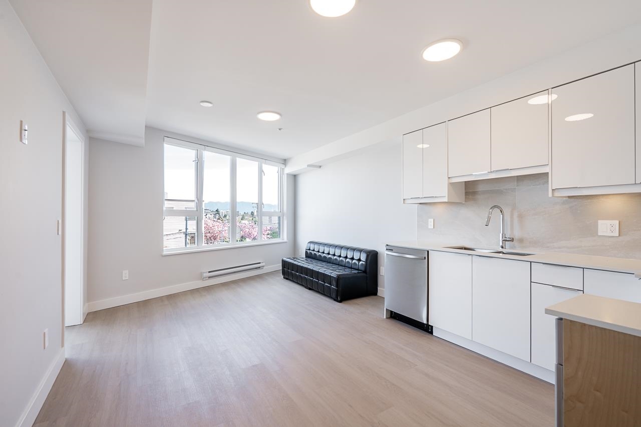 307 3050 KINGSWAY Unit: 307