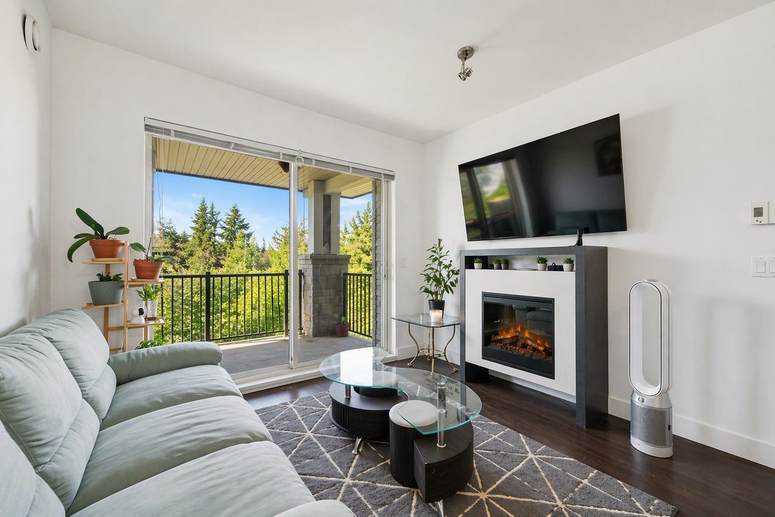 315 6688 120 STREET Unit: 315