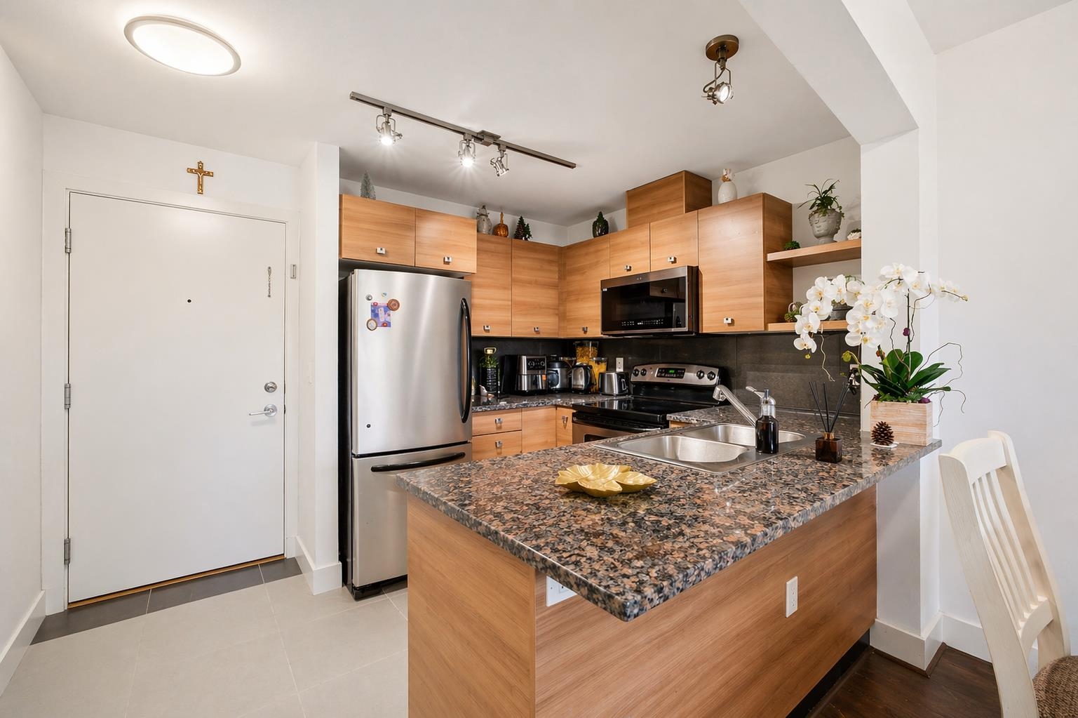 315 6688 120 STREET Unit: 315