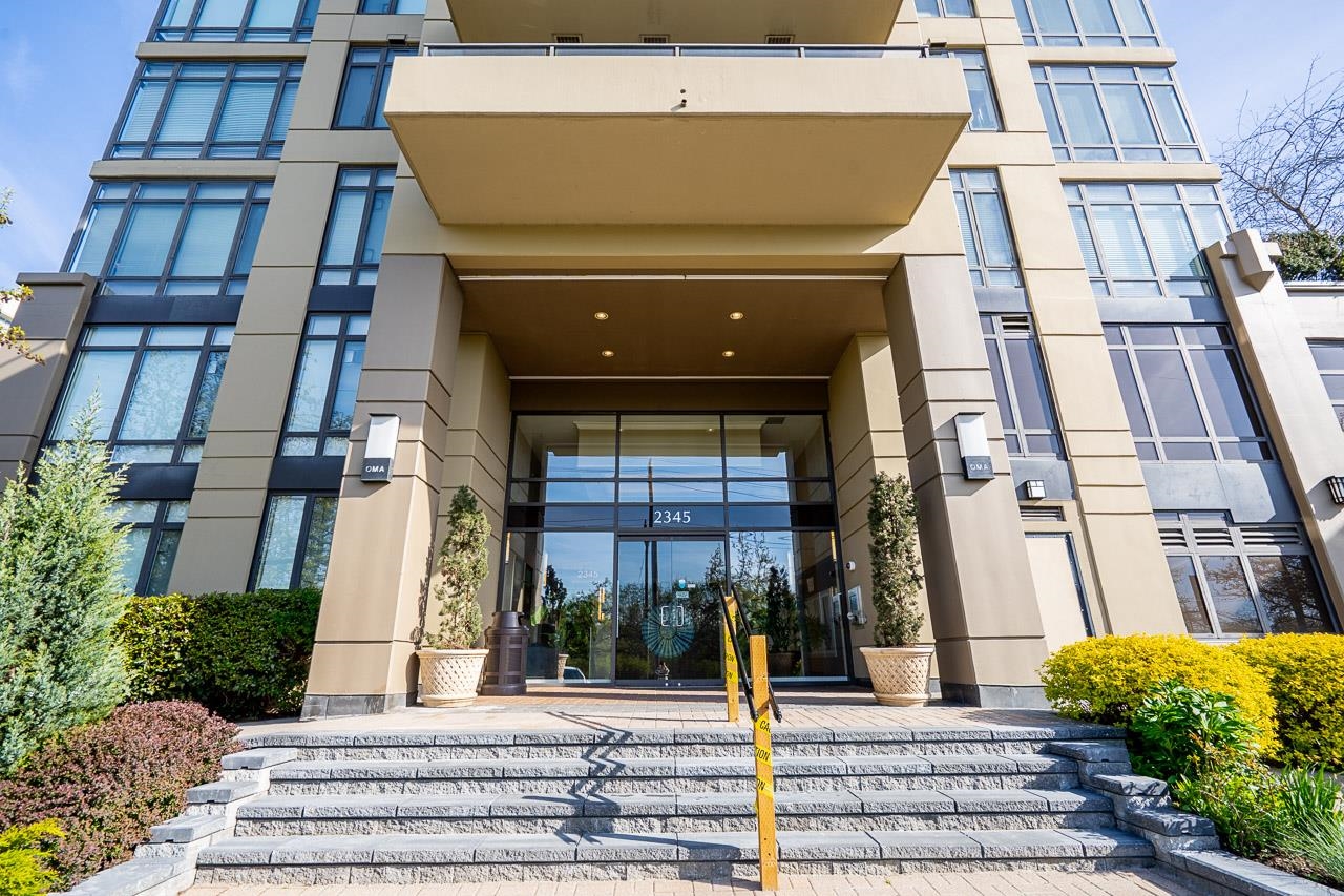 2305 2345 MADISON AVENUE Unit: 2305