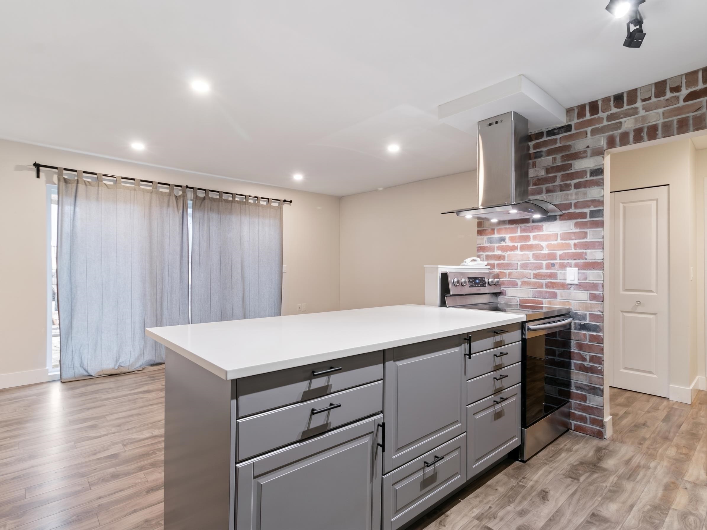 114 2250 OXFORD STREET Unit: 114