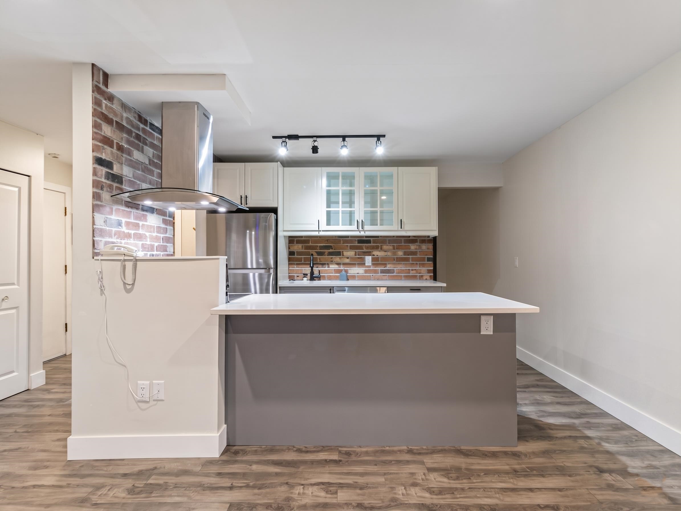 114 2250 OXFORD STREET Unit: 114