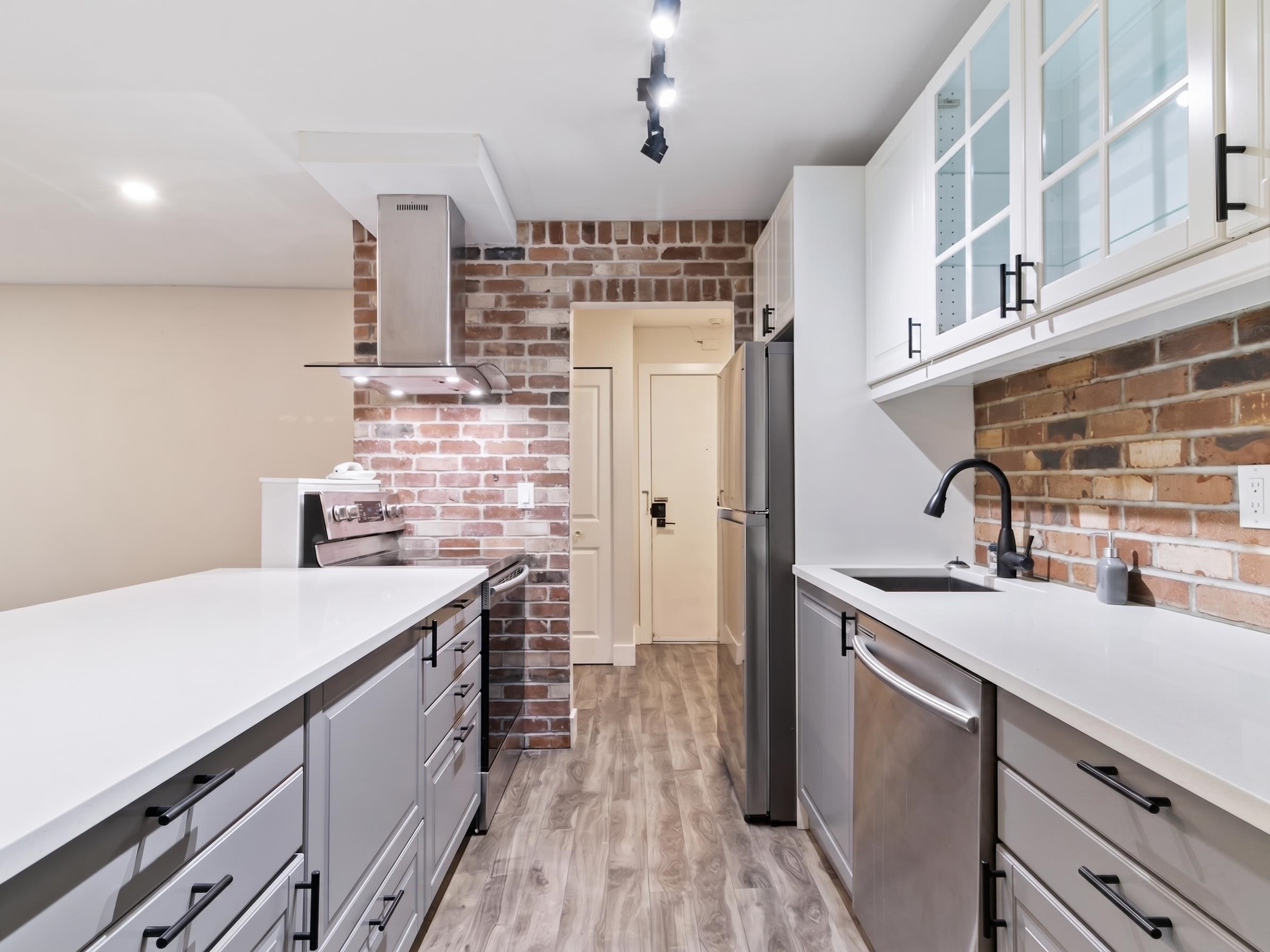 114 2250 OXFORD STREET Unit: 114