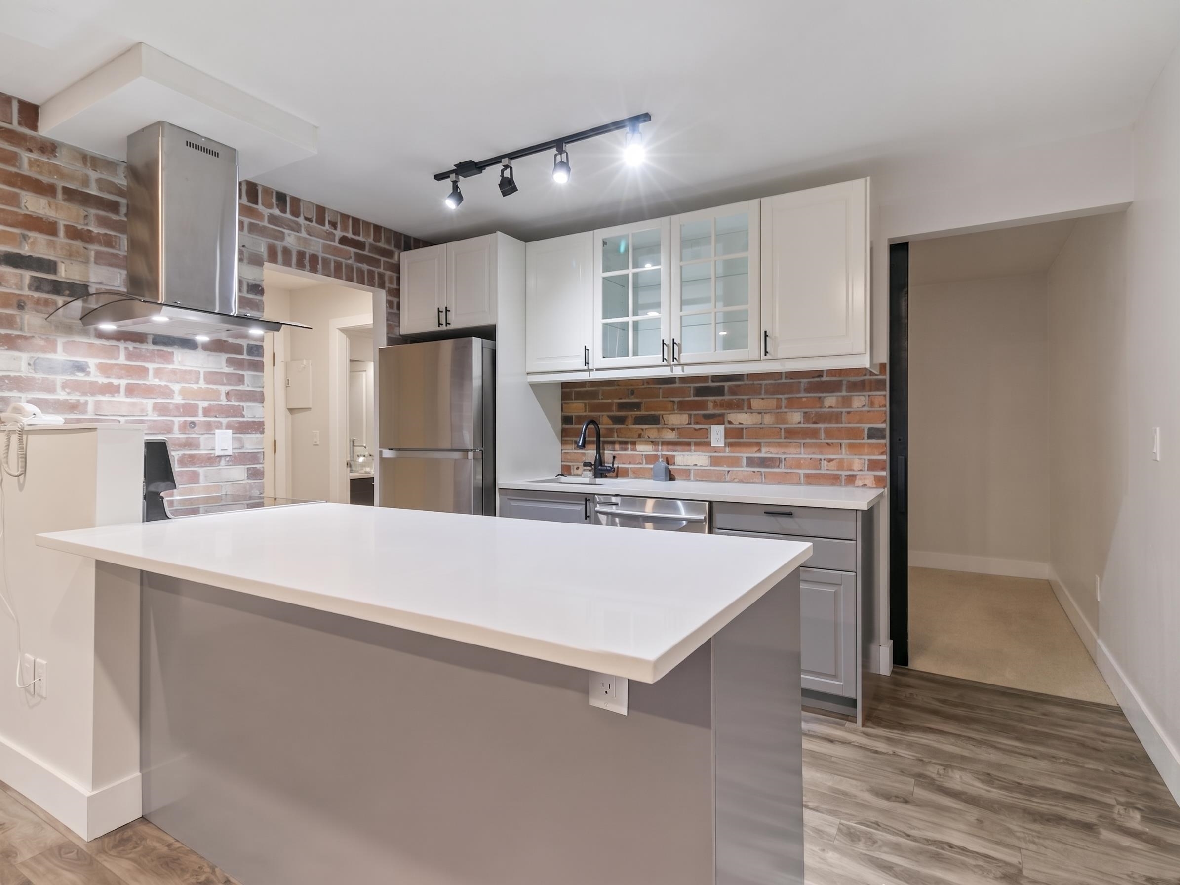 114 2250 OXFORD STREET Unit: 114