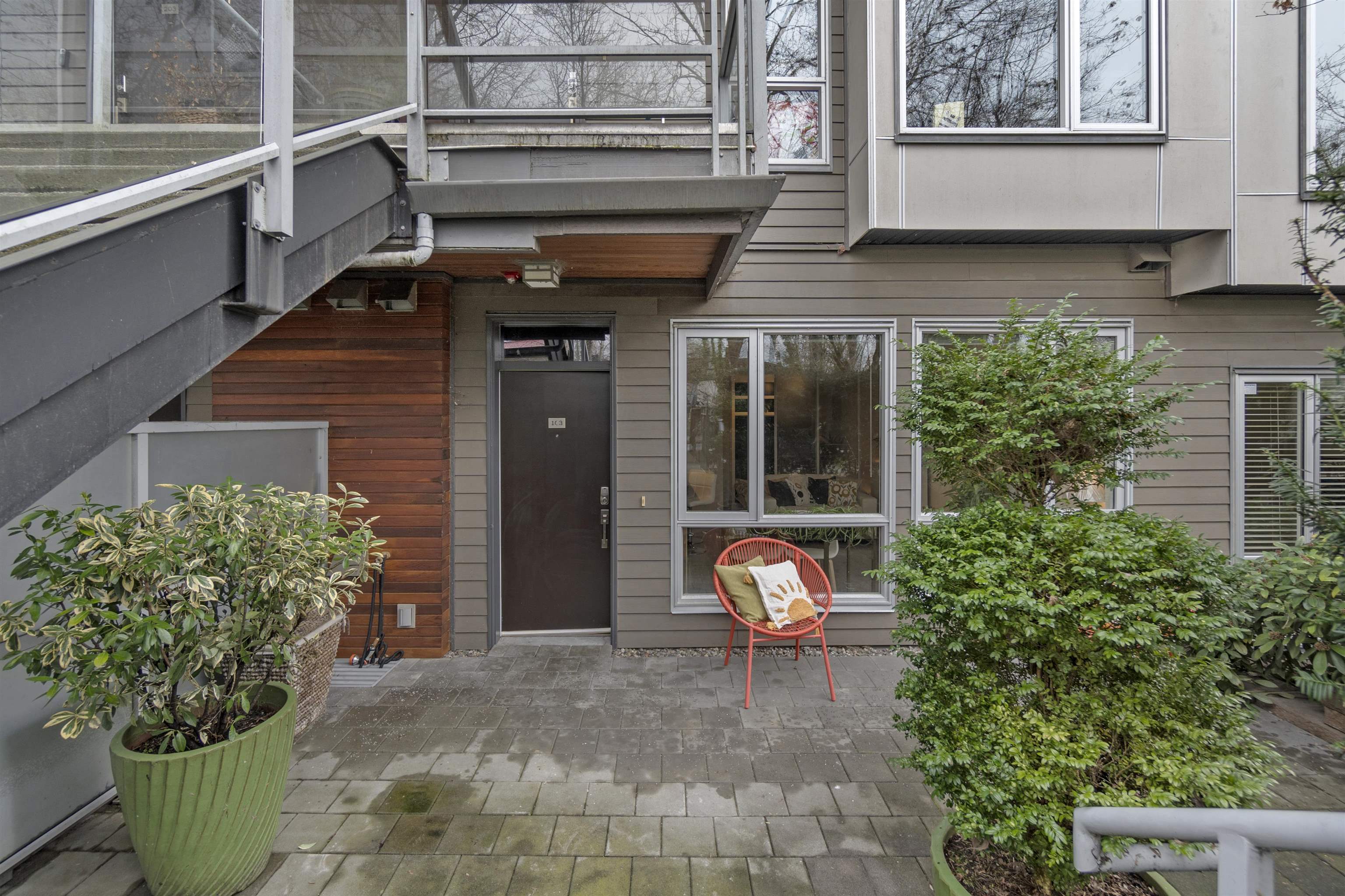 103 735 W 15TH STREET Unit: 103