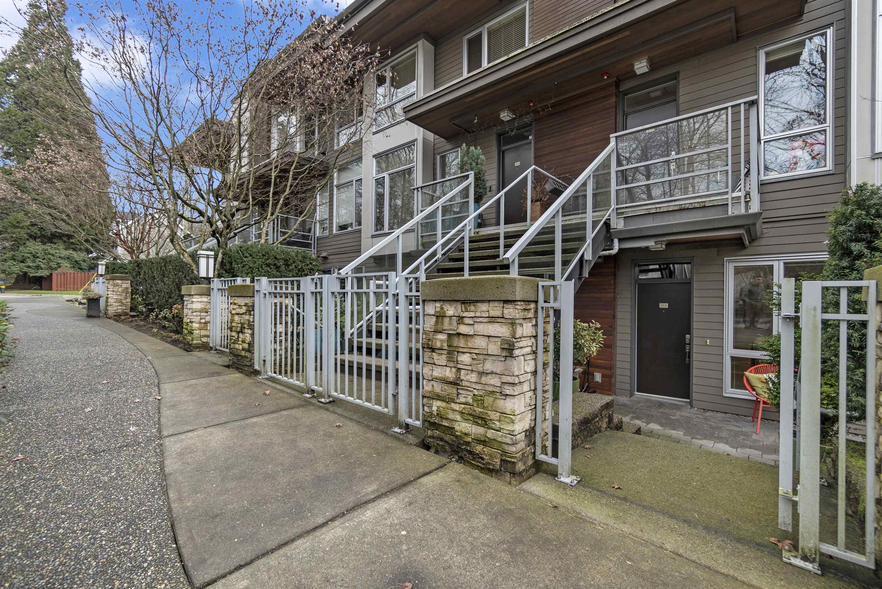 103 735 W 15TH STREET Unit: 103