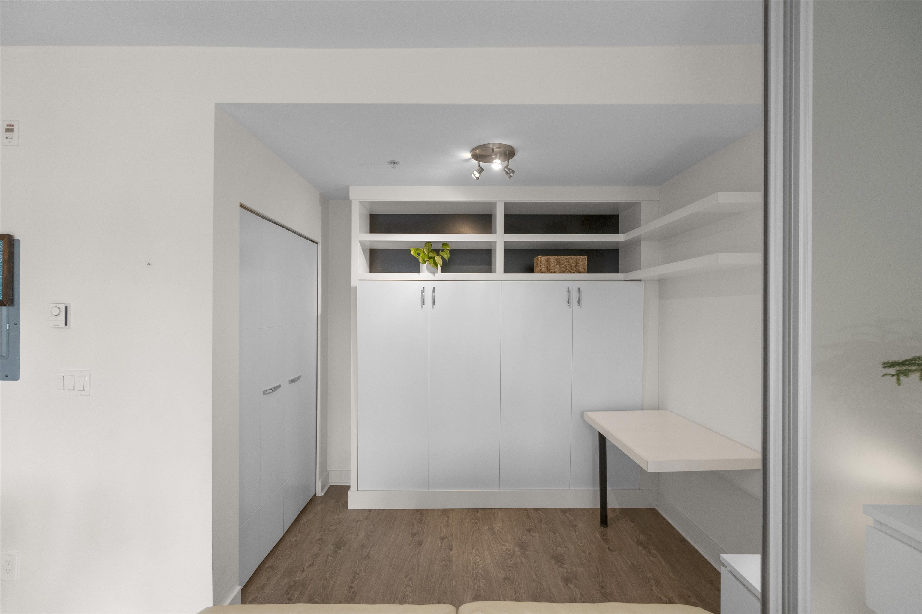 103 735 W 15TH STREET Unit: 103