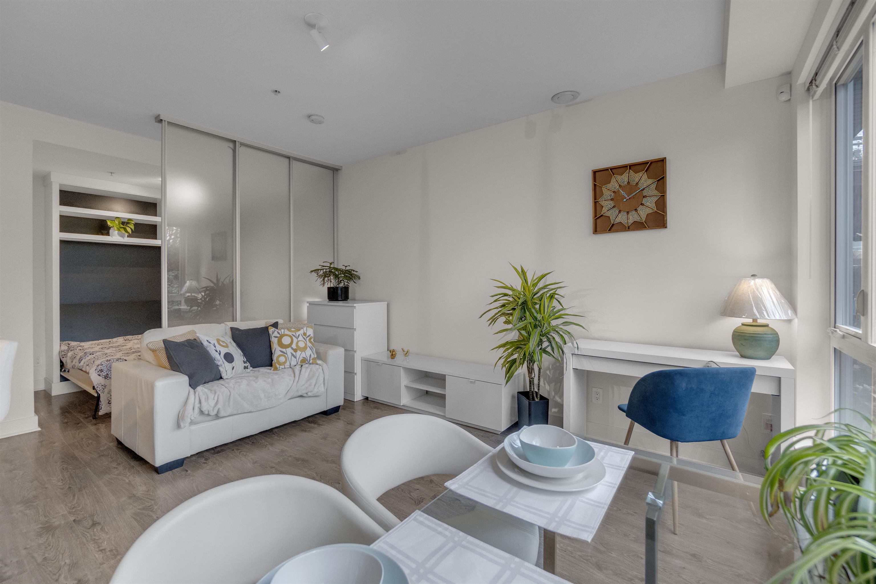 103 735 W 15TH STREET Unit: 103