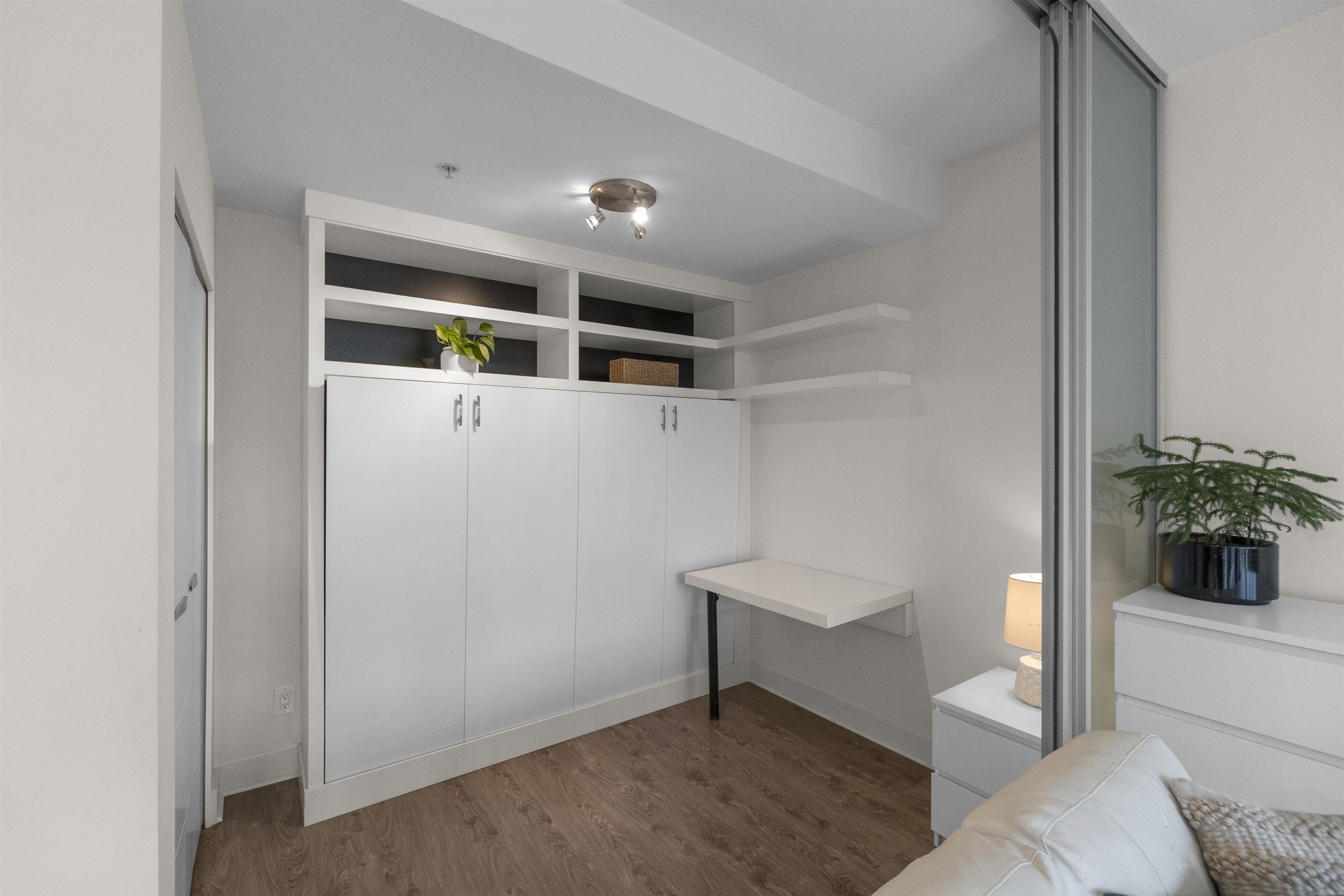 103 735 W 15TH STREET Unit: 103