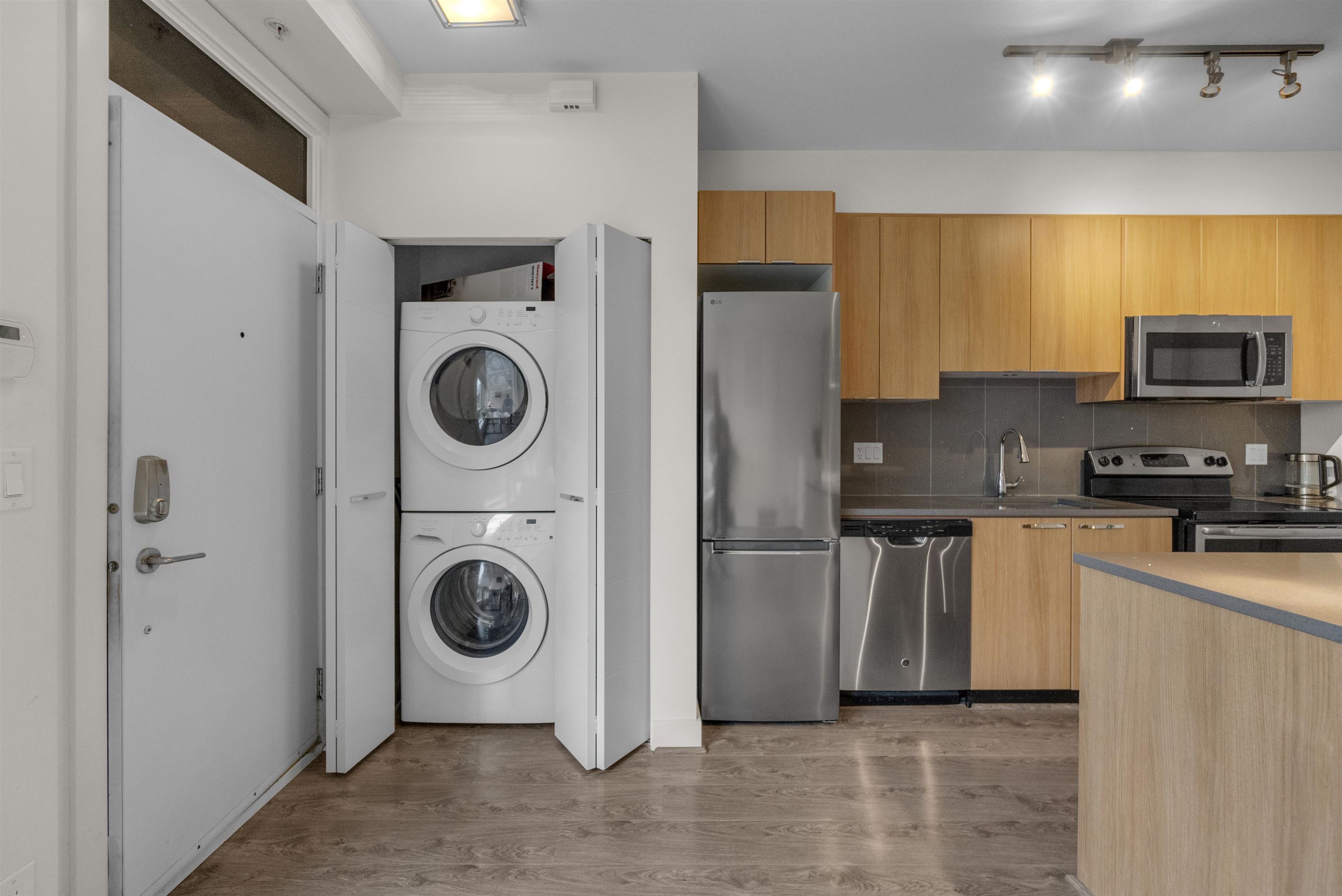 103 735 W 15TH STREET Unit: 103