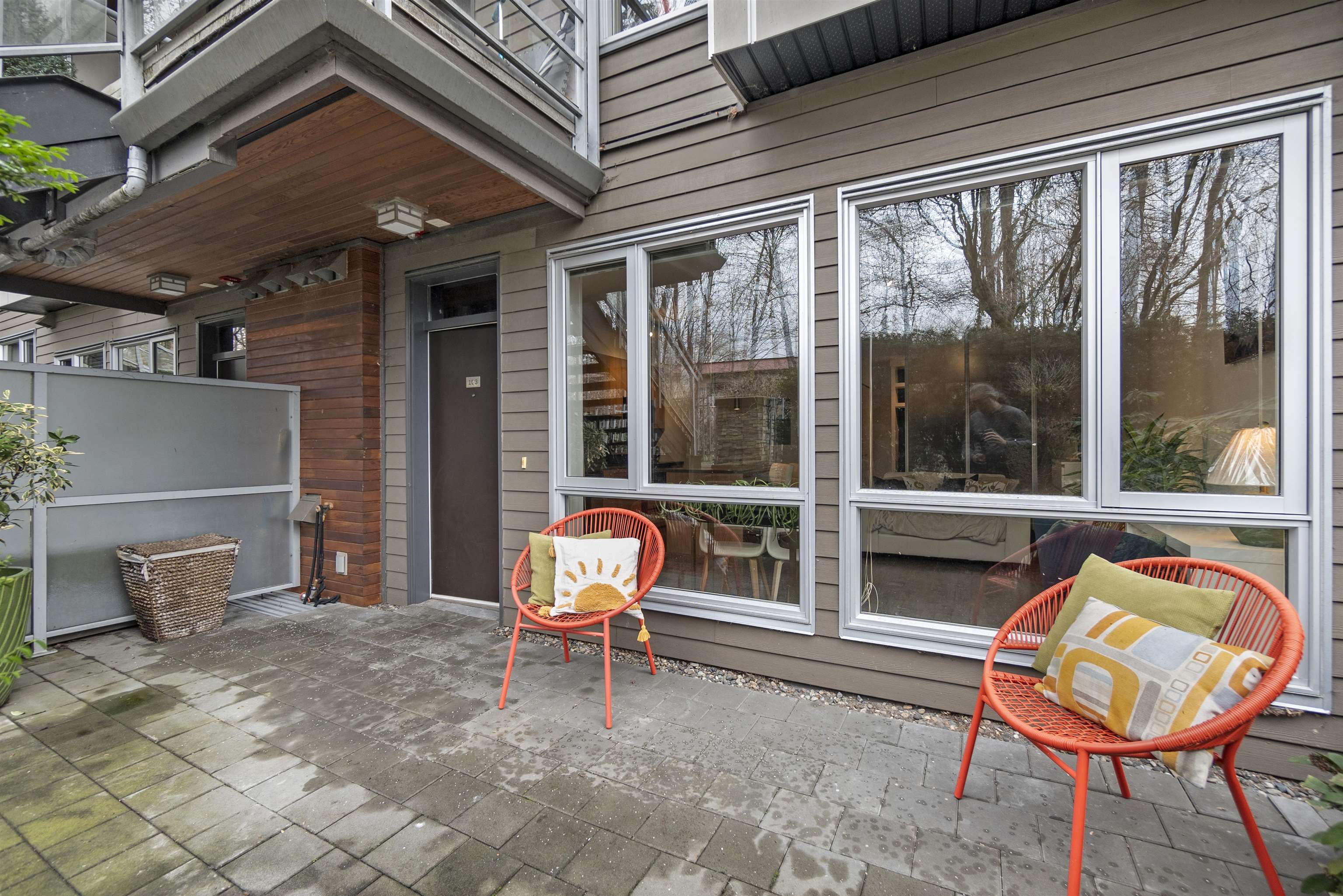 103 735 W 15TH STREET Unit: 103