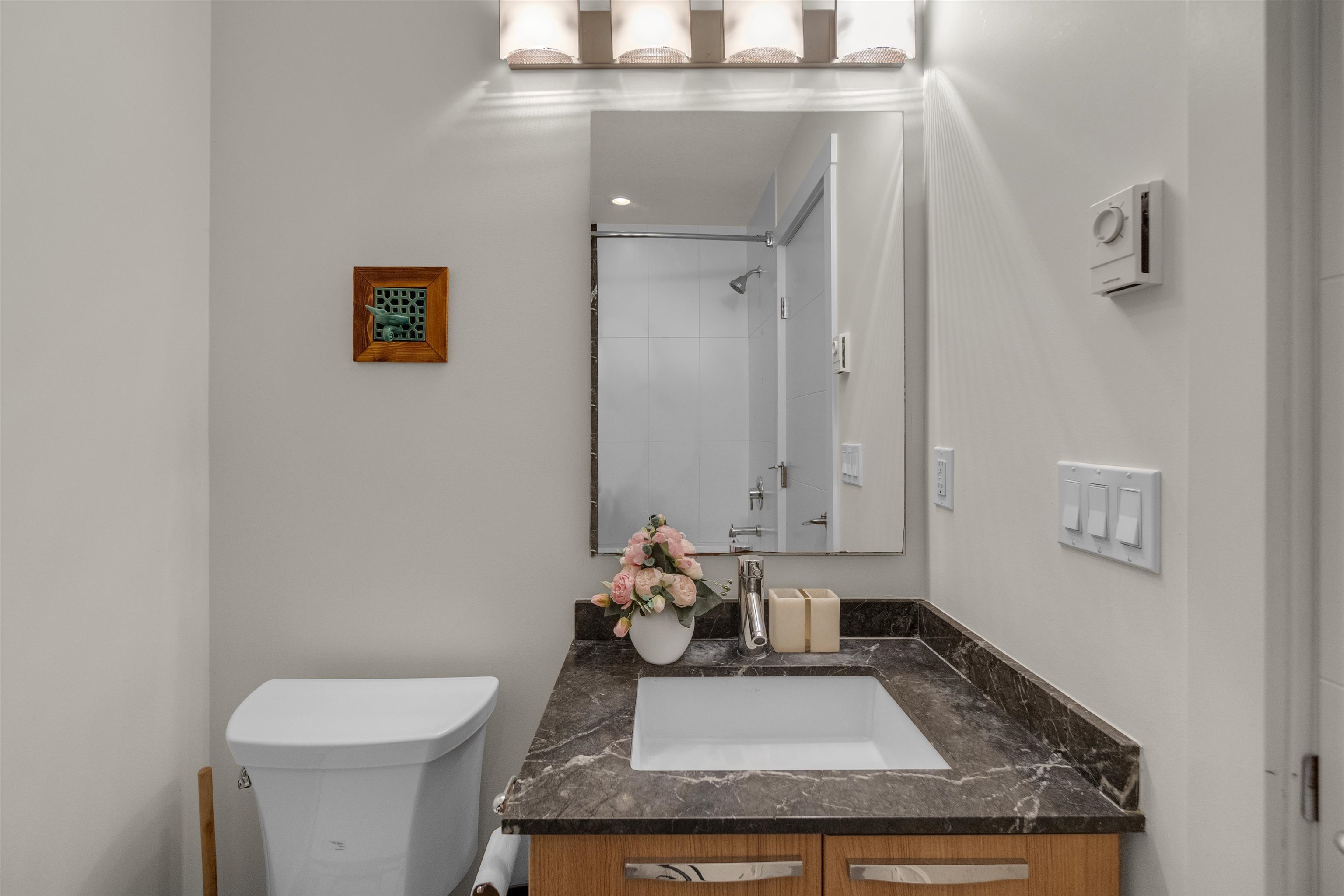 103 735 W 15TH STREET Unit: 103