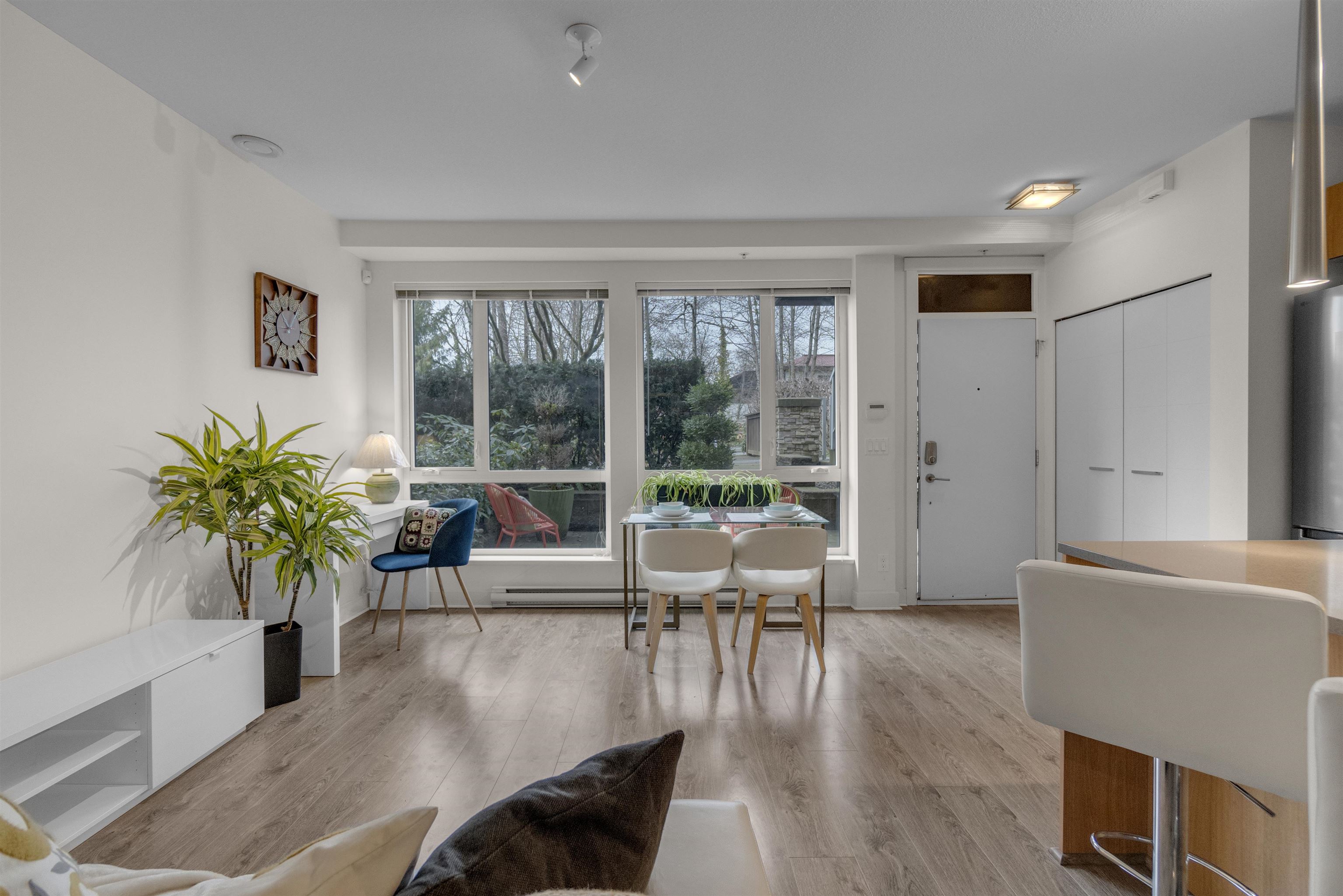 103 735 W 15TH STREET Unit: 103
