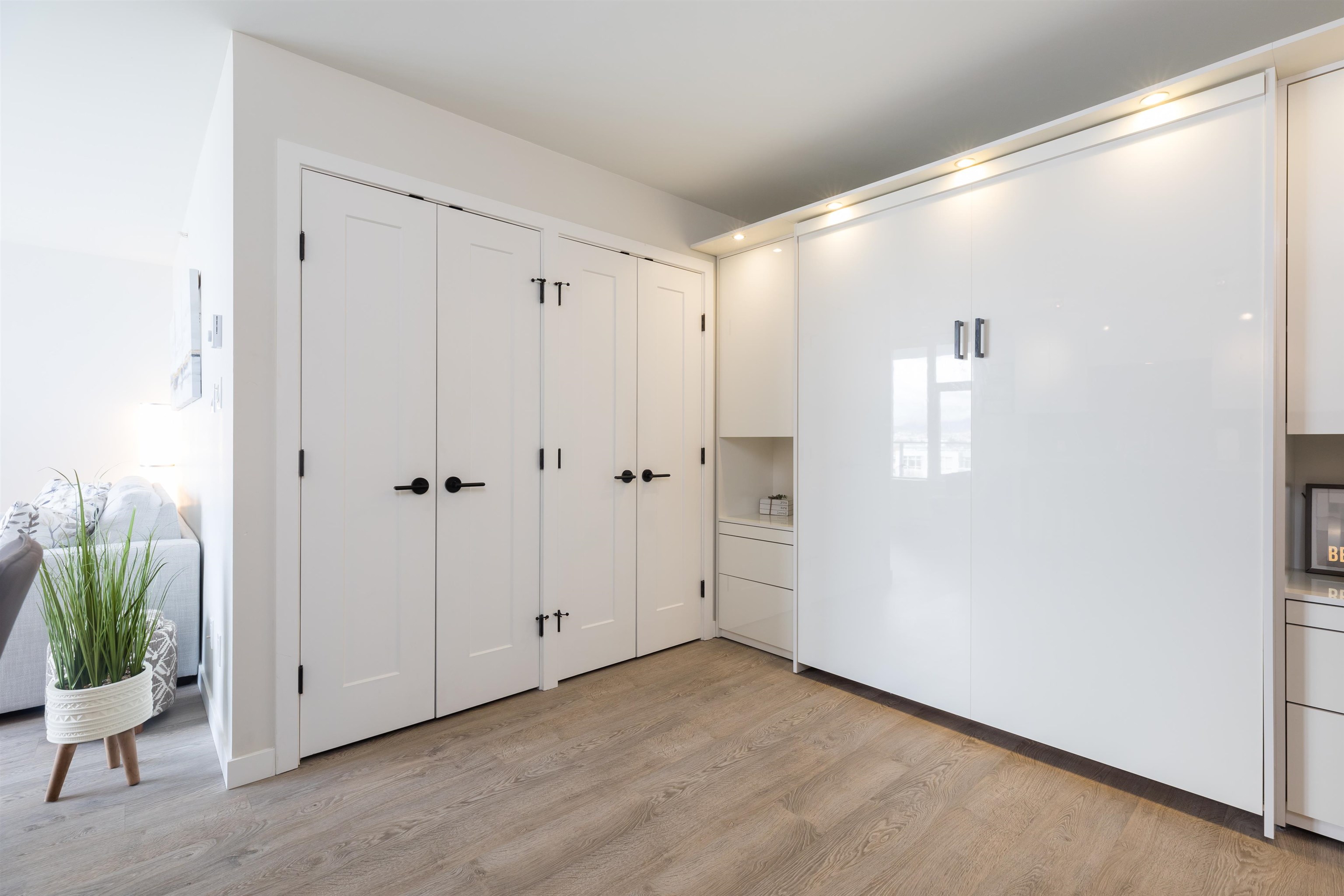 521 311 E 6 AVENUE Unit: 521