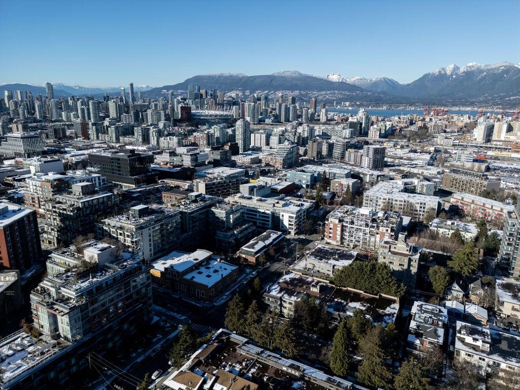 521 311 E 6 AVENUE Unit: 521