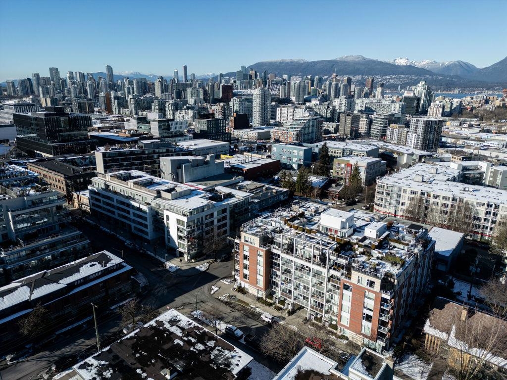 521 311 E 6 AVENUE Unit: 521