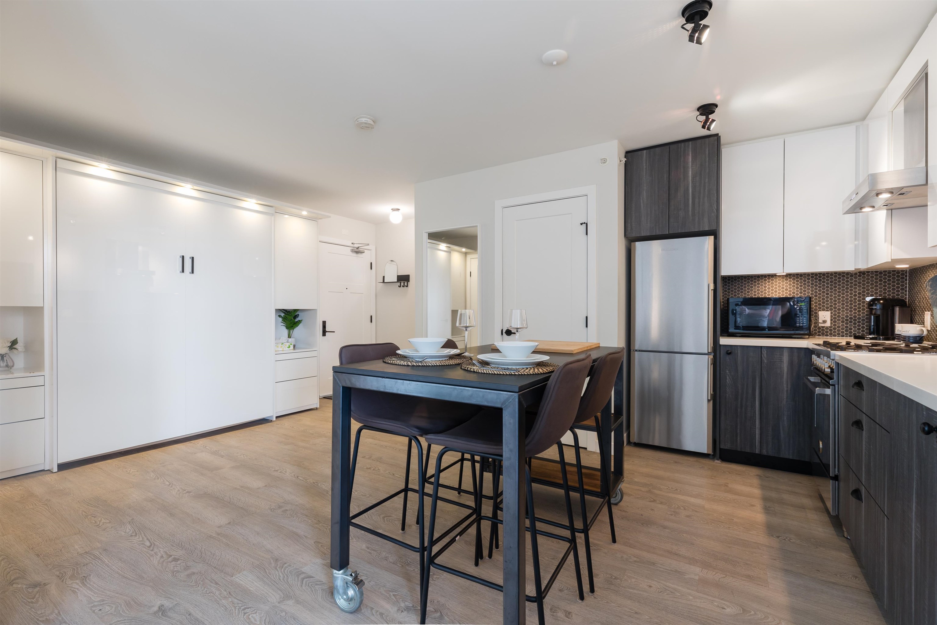 521 311 E 6 AVENUE Unit: 521