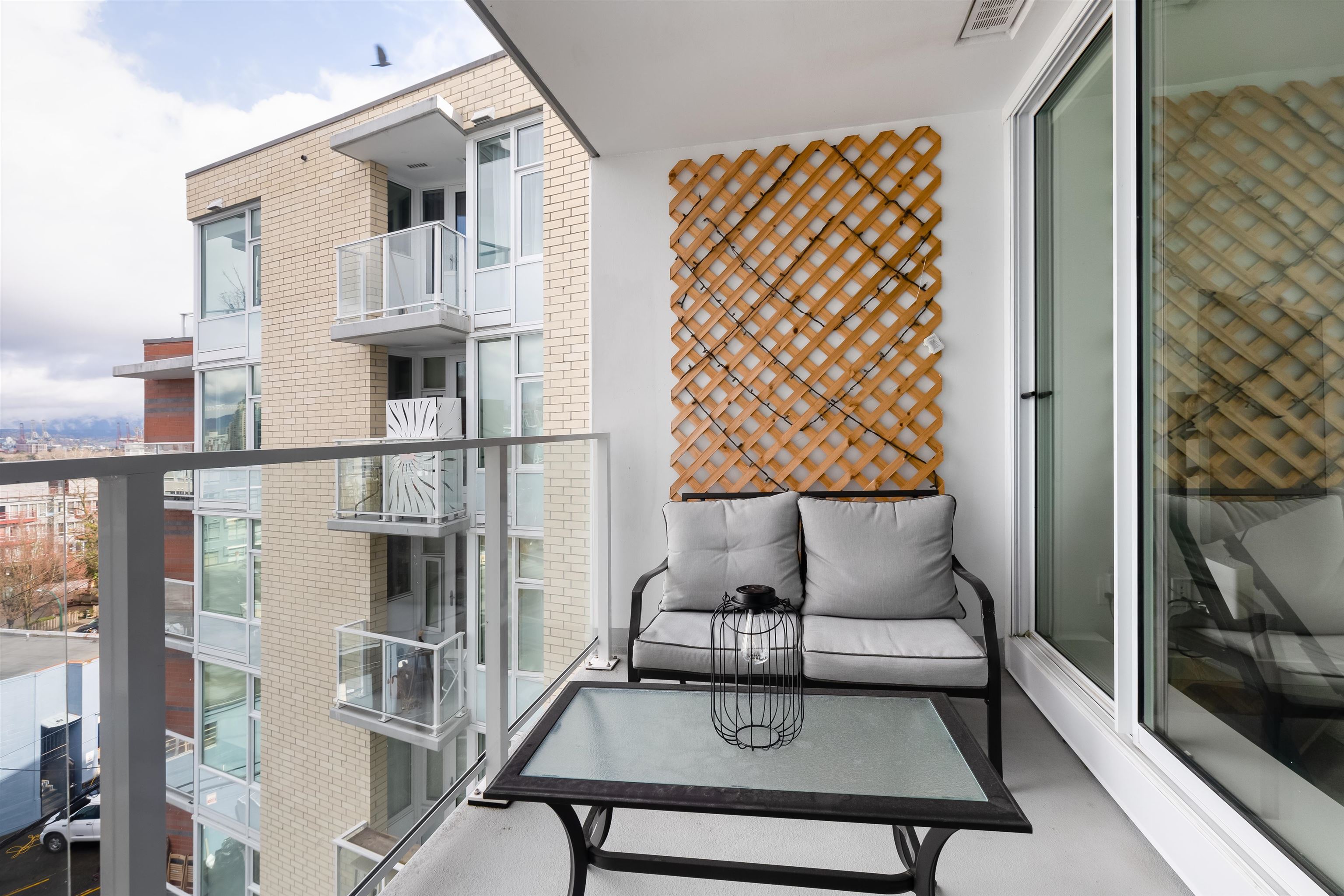 521 311 E 6 AVENUE Unit: 521