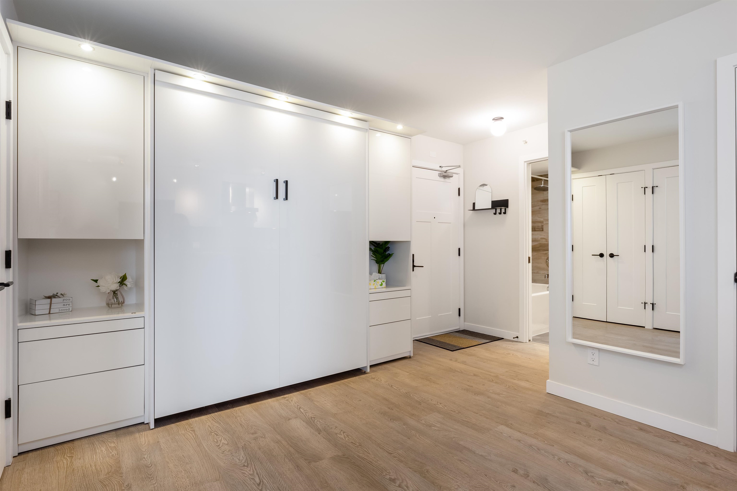 521 311 E 6 AVENUE Unit: 521