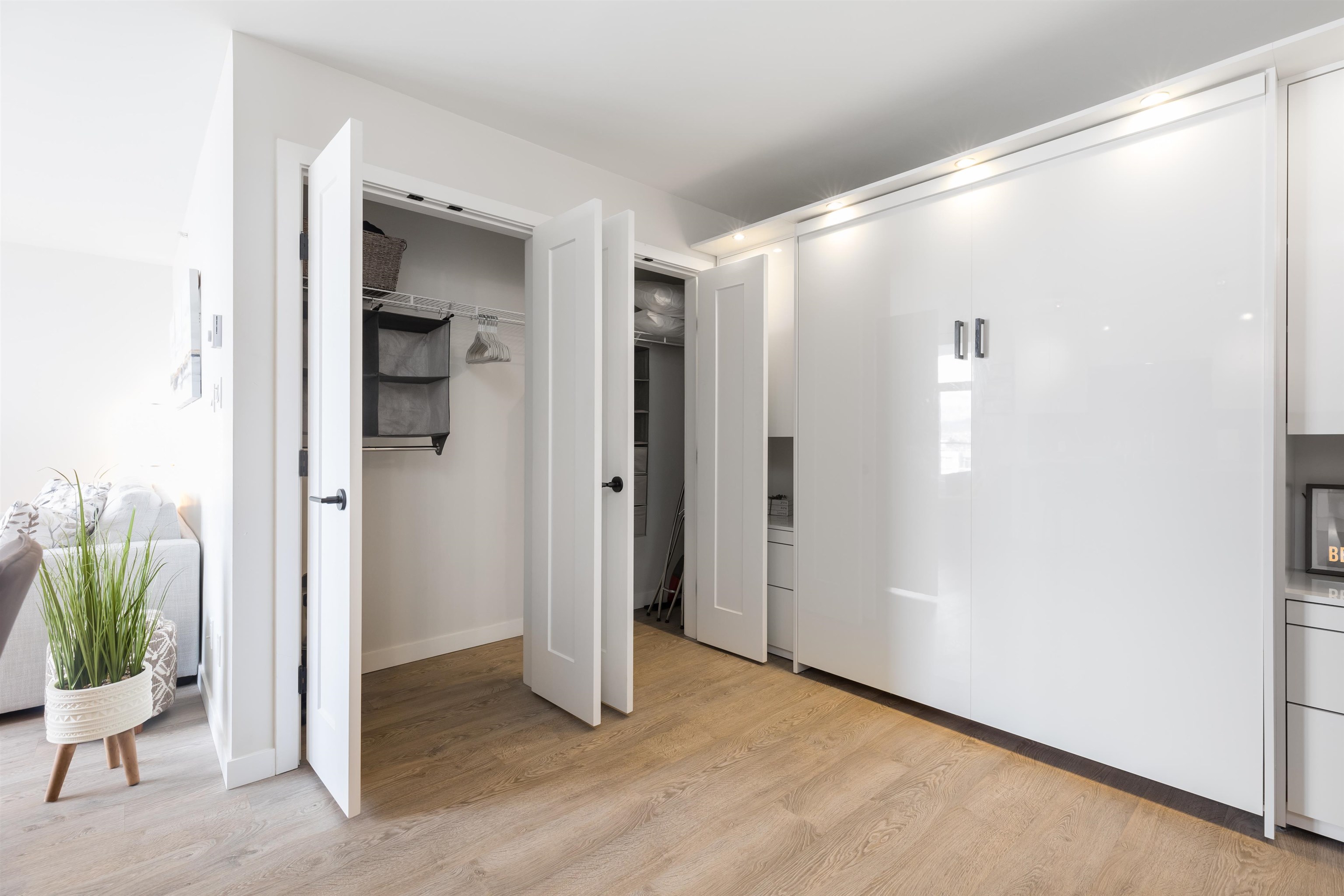 521 311 E 6 AVENUE Unit: 521
