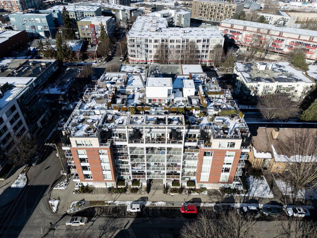 521 311 E 6 AVENUE Unit: 521