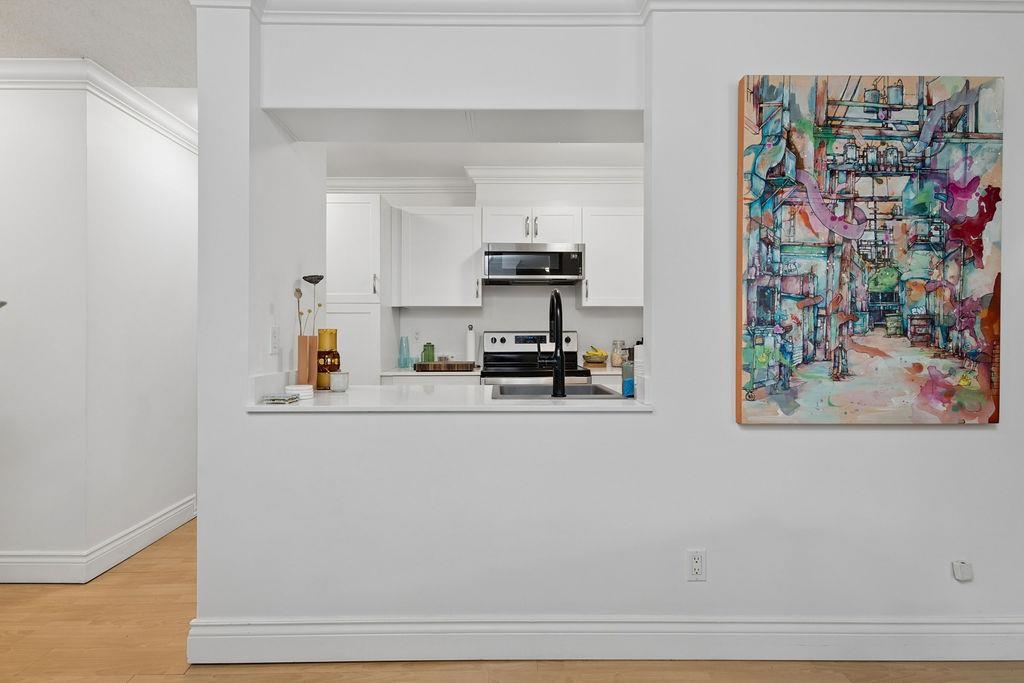 202 1220 BARCLAY STREET Unit: 202