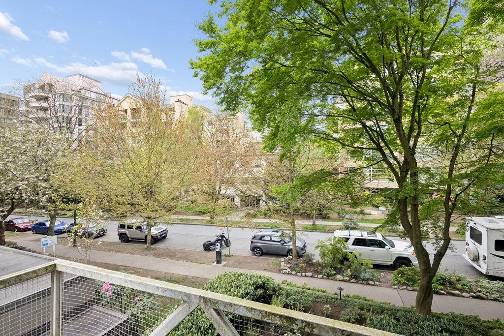 202 1220 BARCLAY STREET Unit: 202