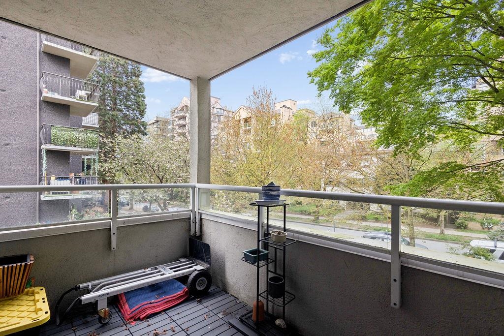 202 1220 BARCLAY STREET Unit: 202