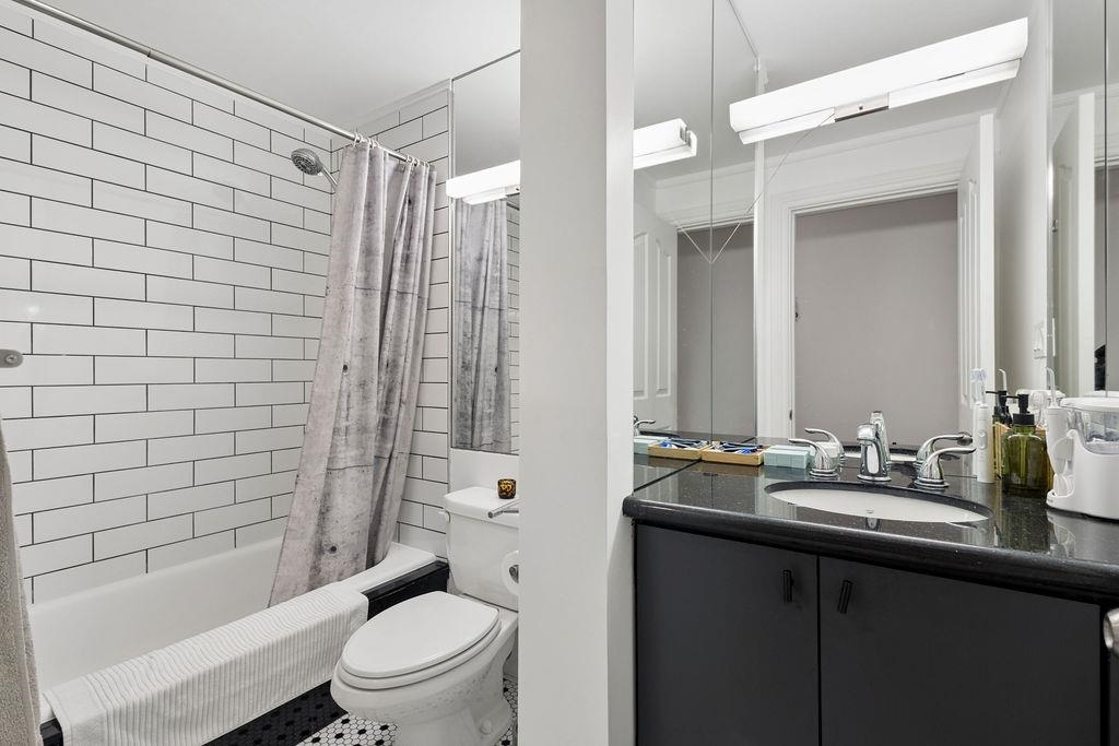 202 1220 BARCLAY STREET Unit: 202