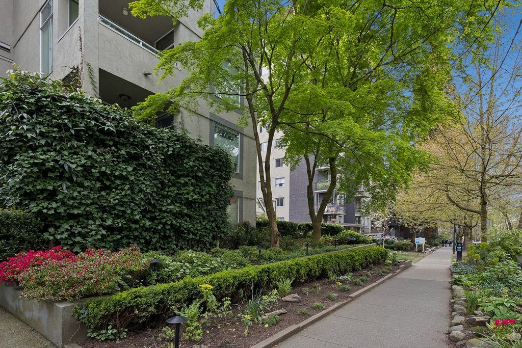 202 1220 BARCLAY STREET Unit: 202