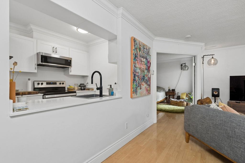 202 1220 BARCLAY STREET Unit: 202