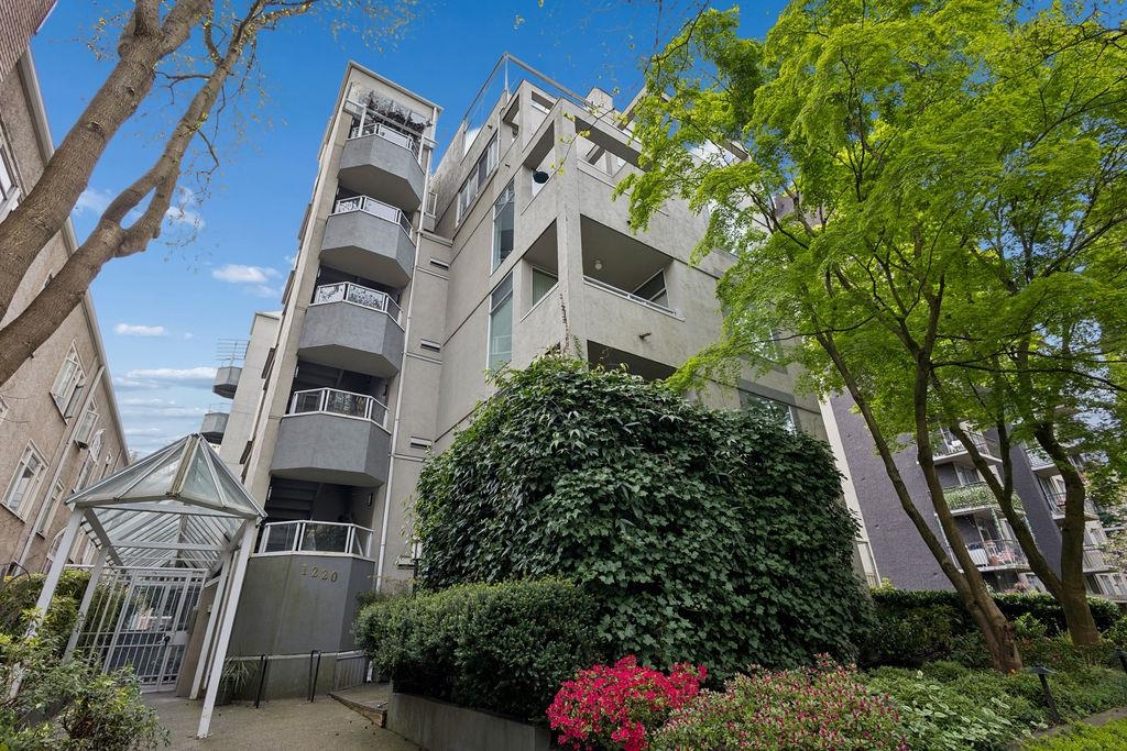 202 1220 BARCLAY STREET Unit: 202