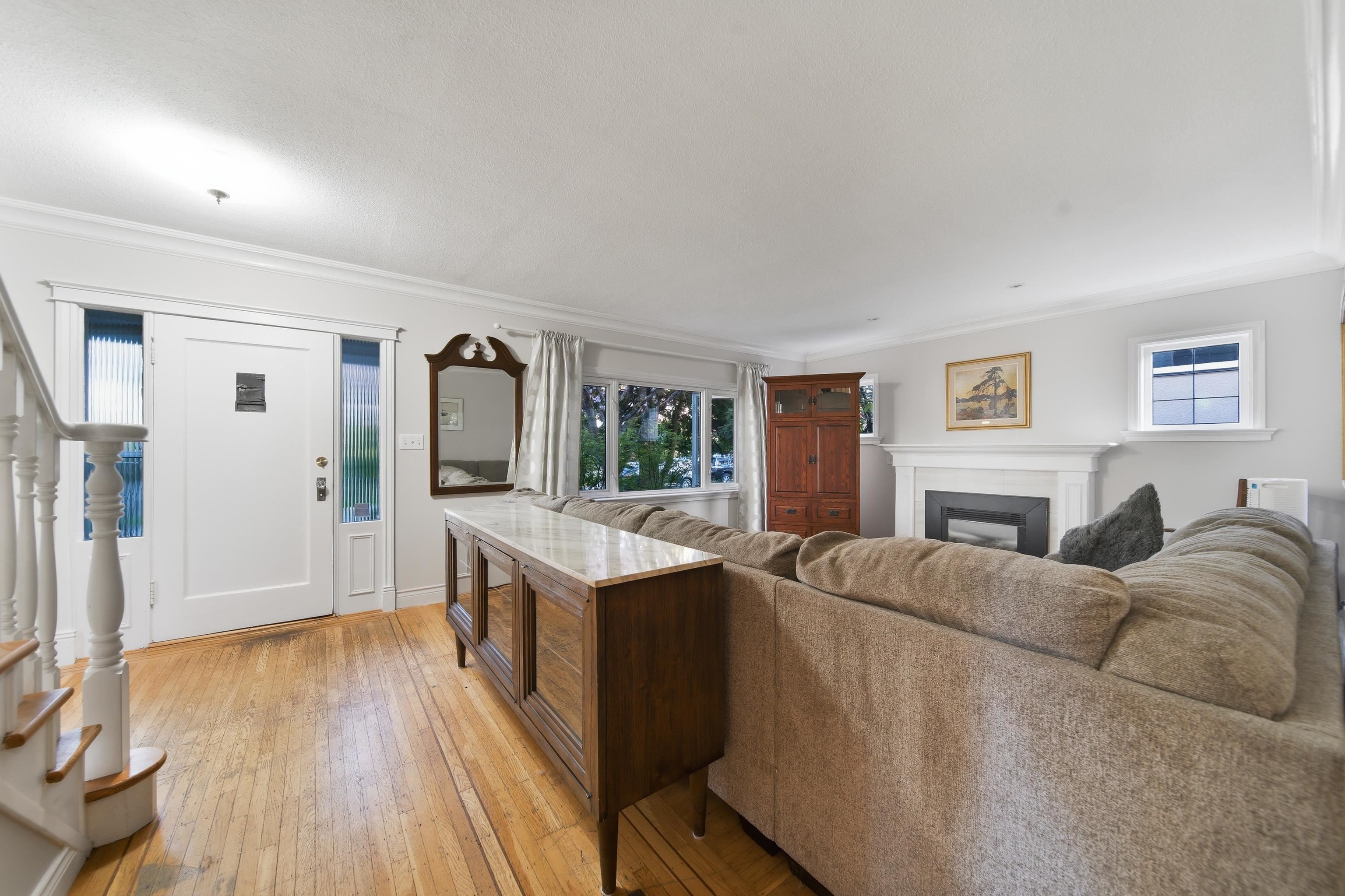 107 SEVENTH AVENUE