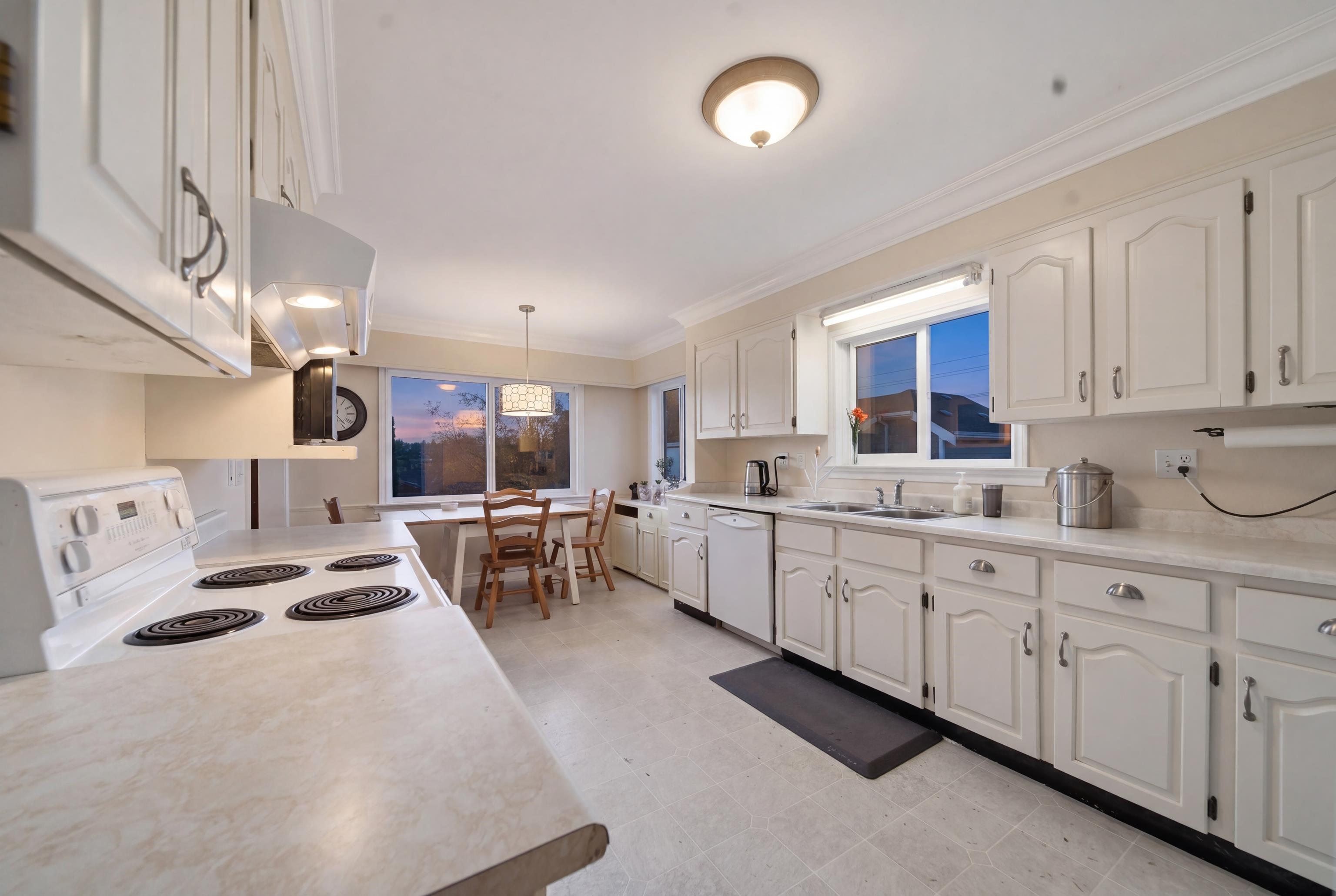 107 SEVENTH AVENUE