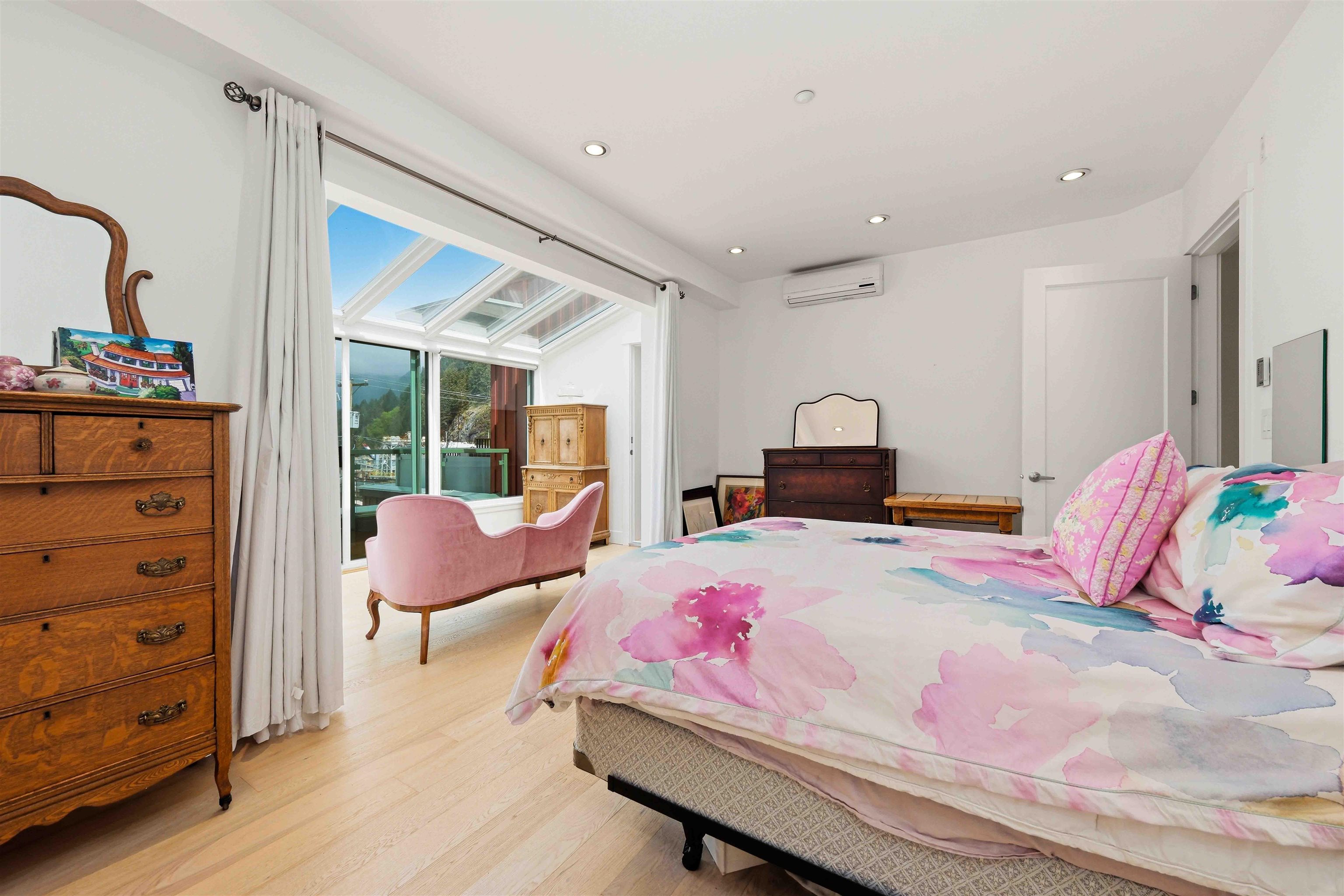 PH 1 6688 ROYAL AVENUE Unit: PH 1