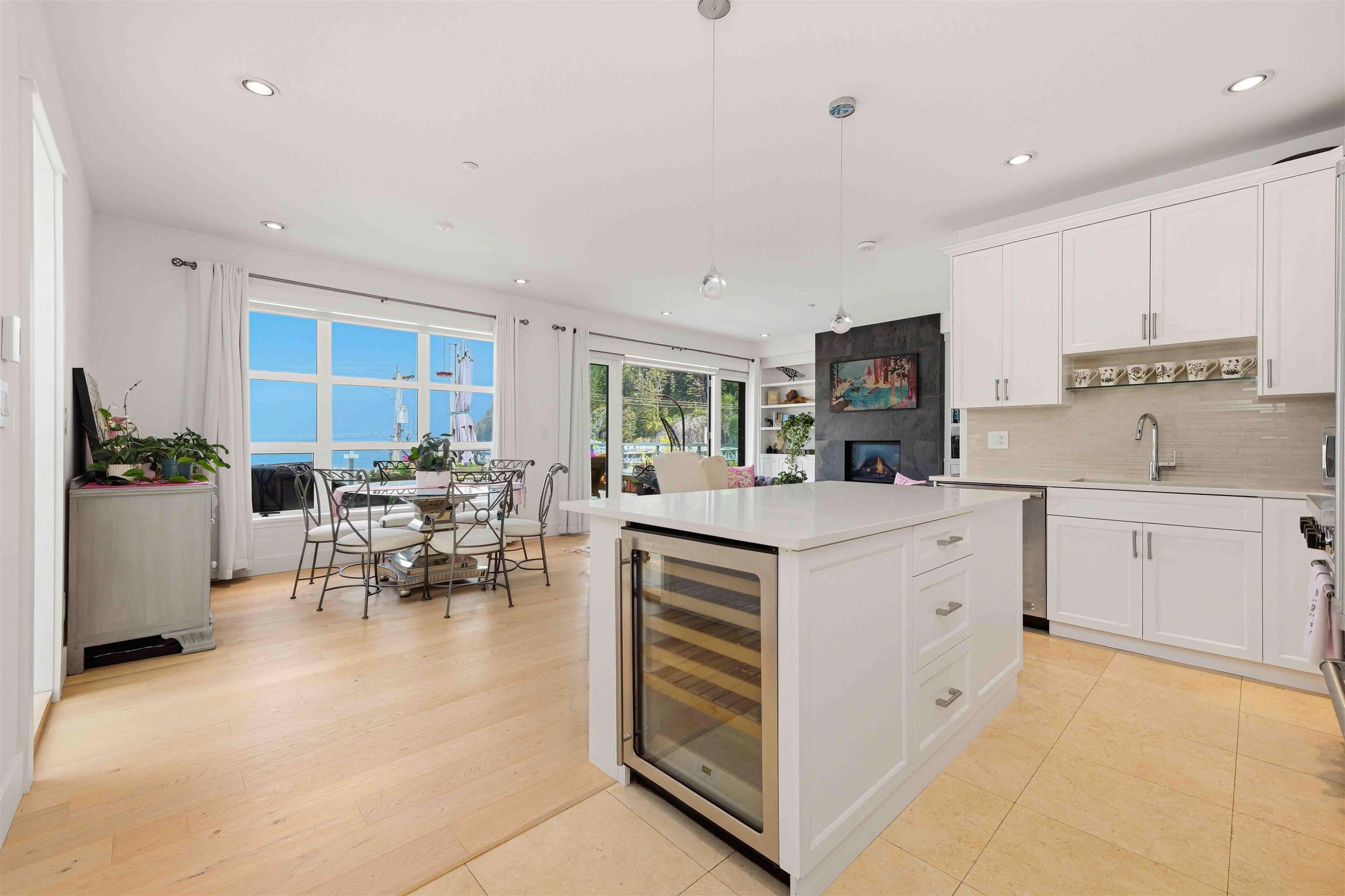 PH 1 6688 ROYAL AVENUE Unit: PH 1