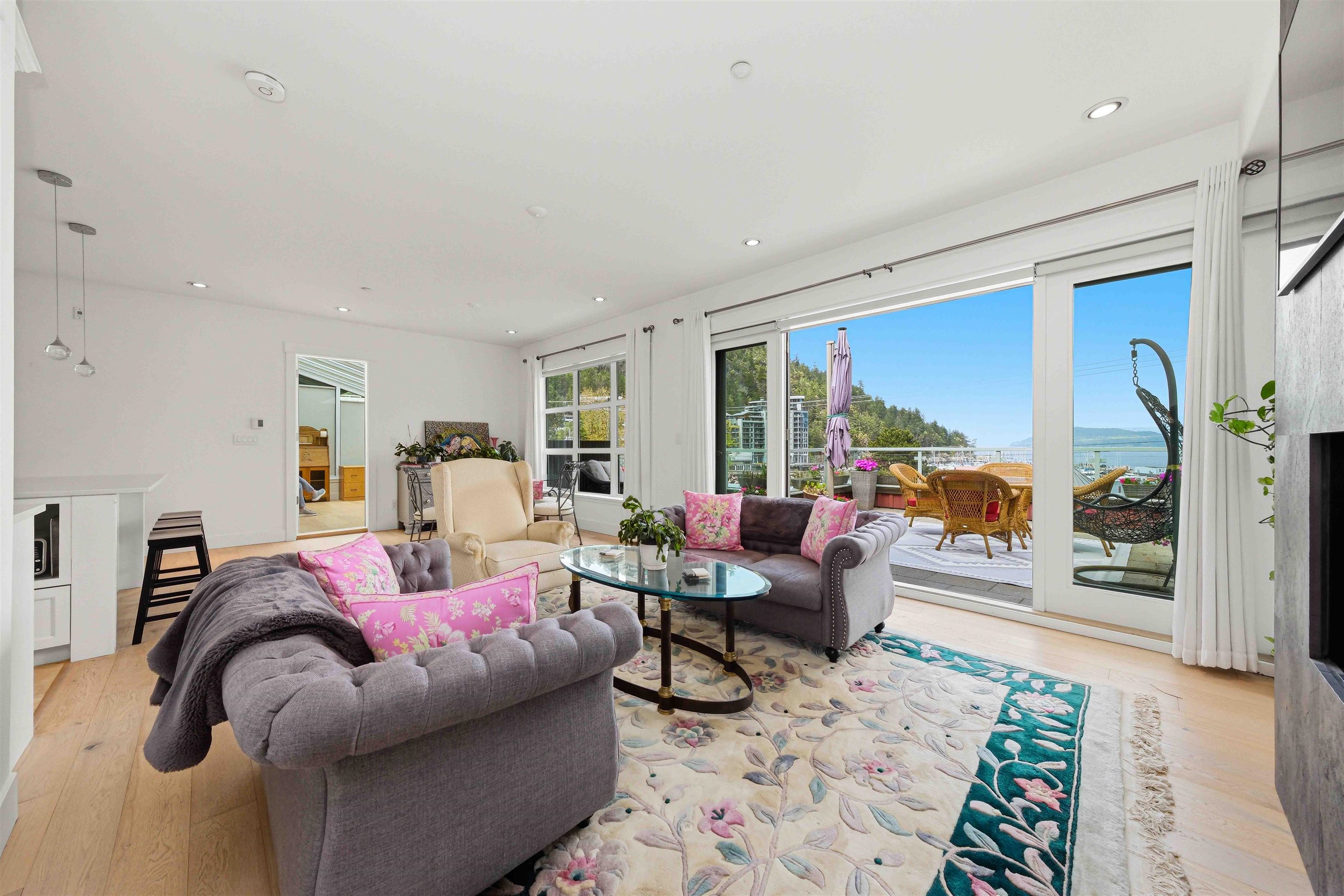 PH 1 6688 ROYAL AVENUE Unit: PH 1