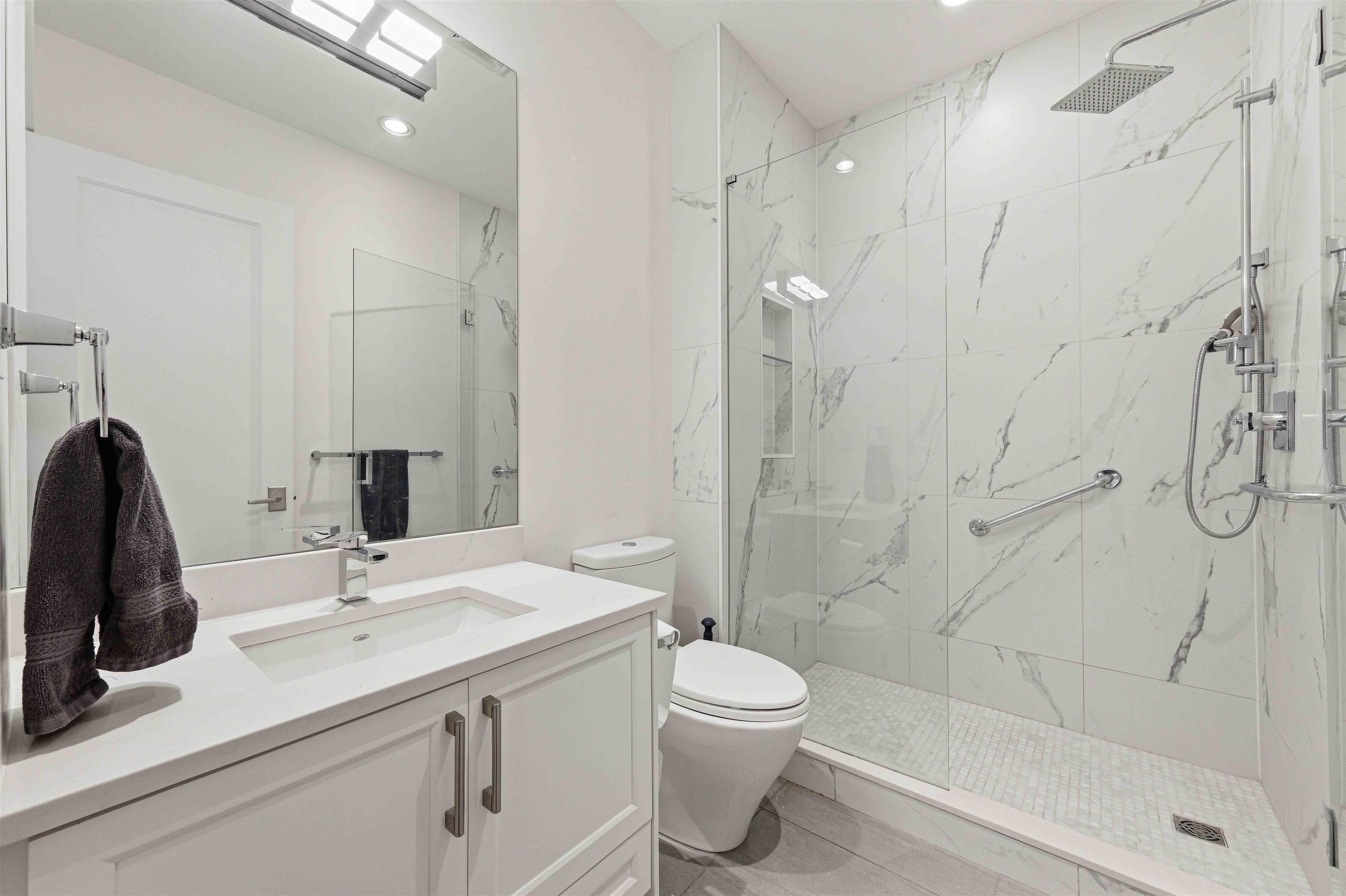 PH 1 6688 ROYAL AVENUE Unit: PH 1