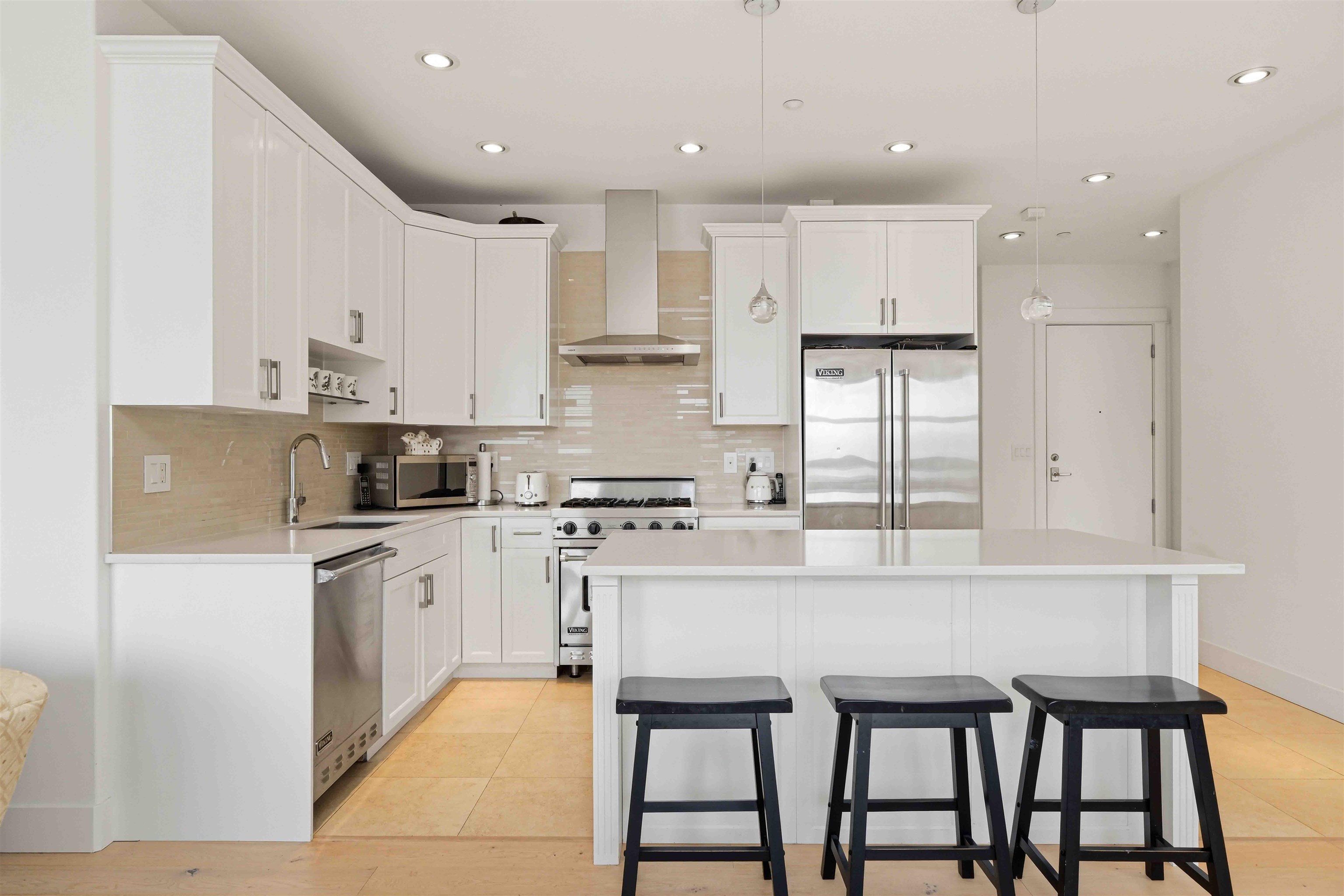 PH 1 6688 ROYAL AVENUE Unit: PH 1