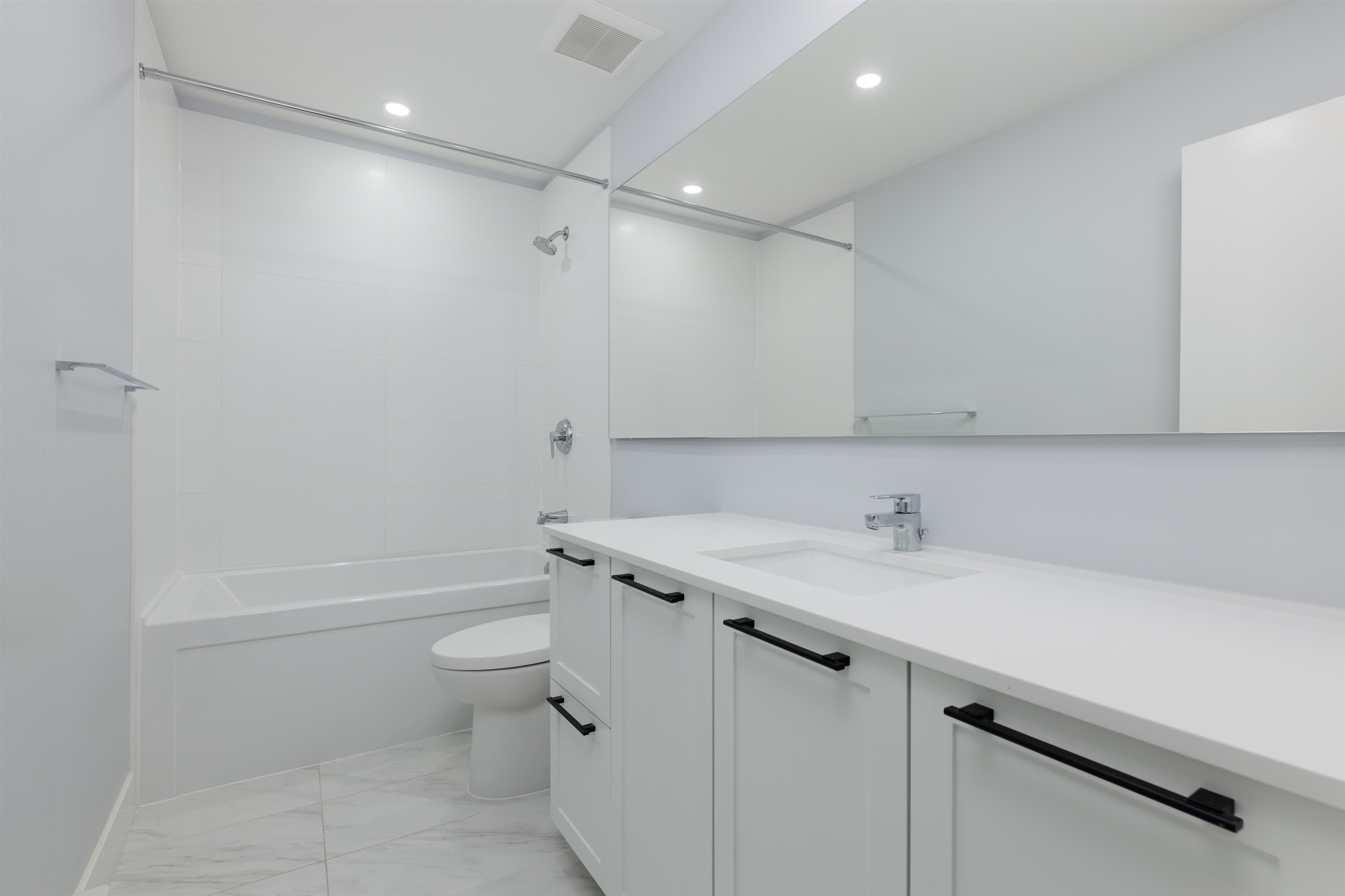 119 3529 BAYCREST AVENUE Unit: 119