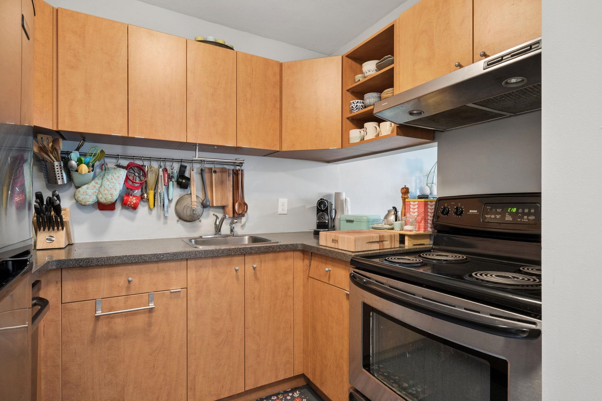 407 1345 COMOX STREET Unit: 407