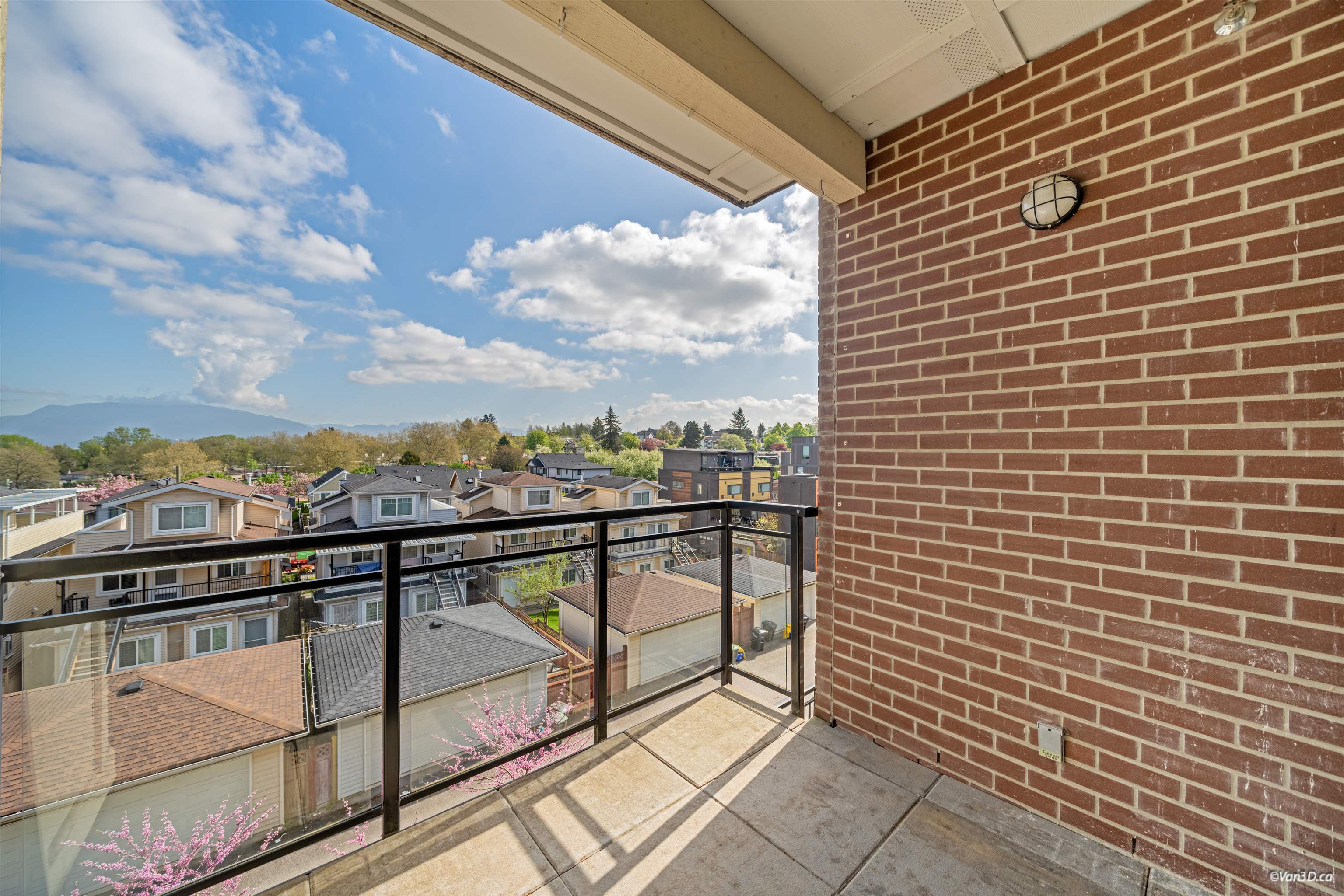 329 2239 KINGSWAY Unit: 329