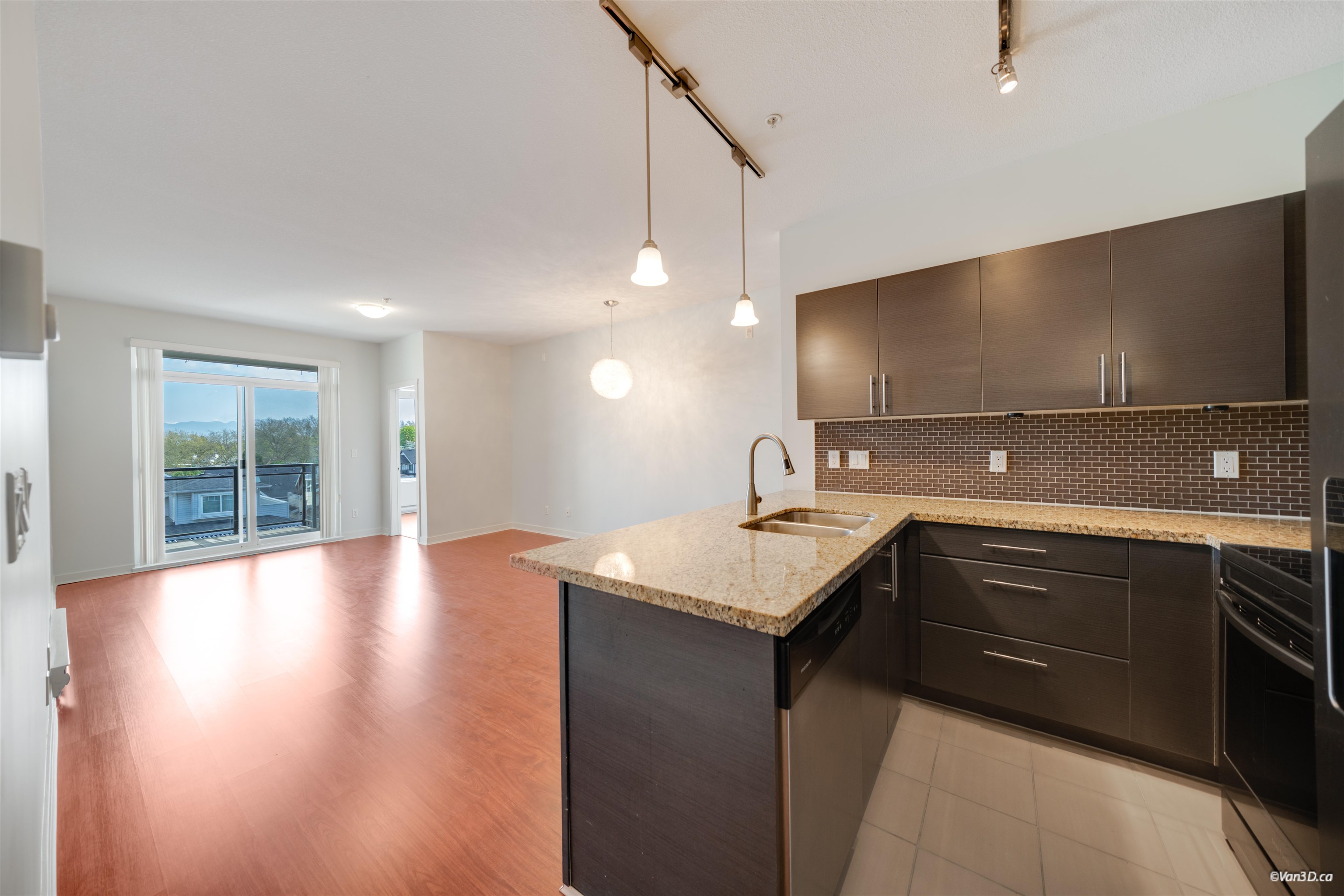 329 2239 KINGSWAY Unit: 329
