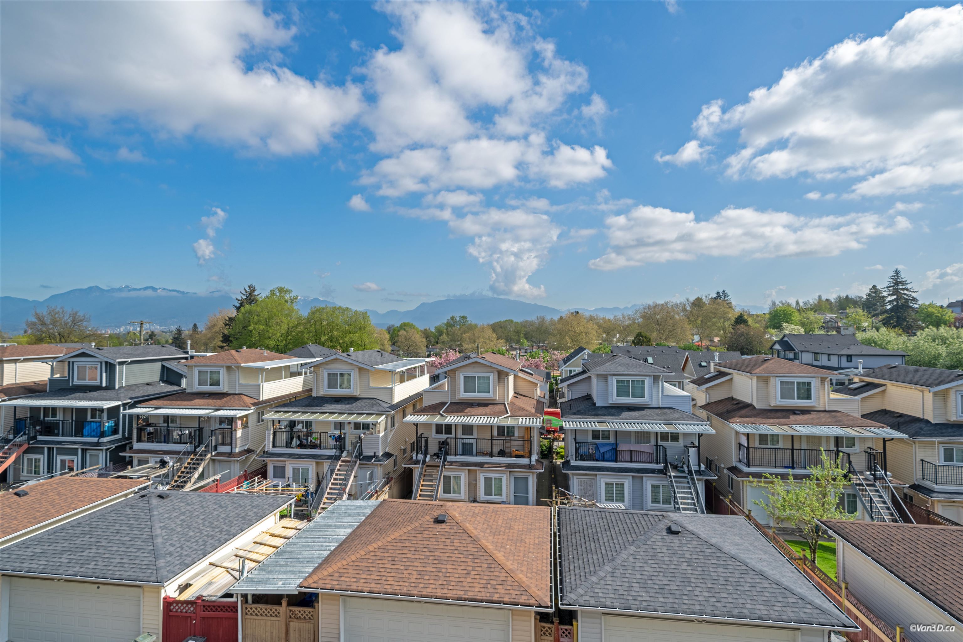 329 2239 KINGSWAY Unit: 329