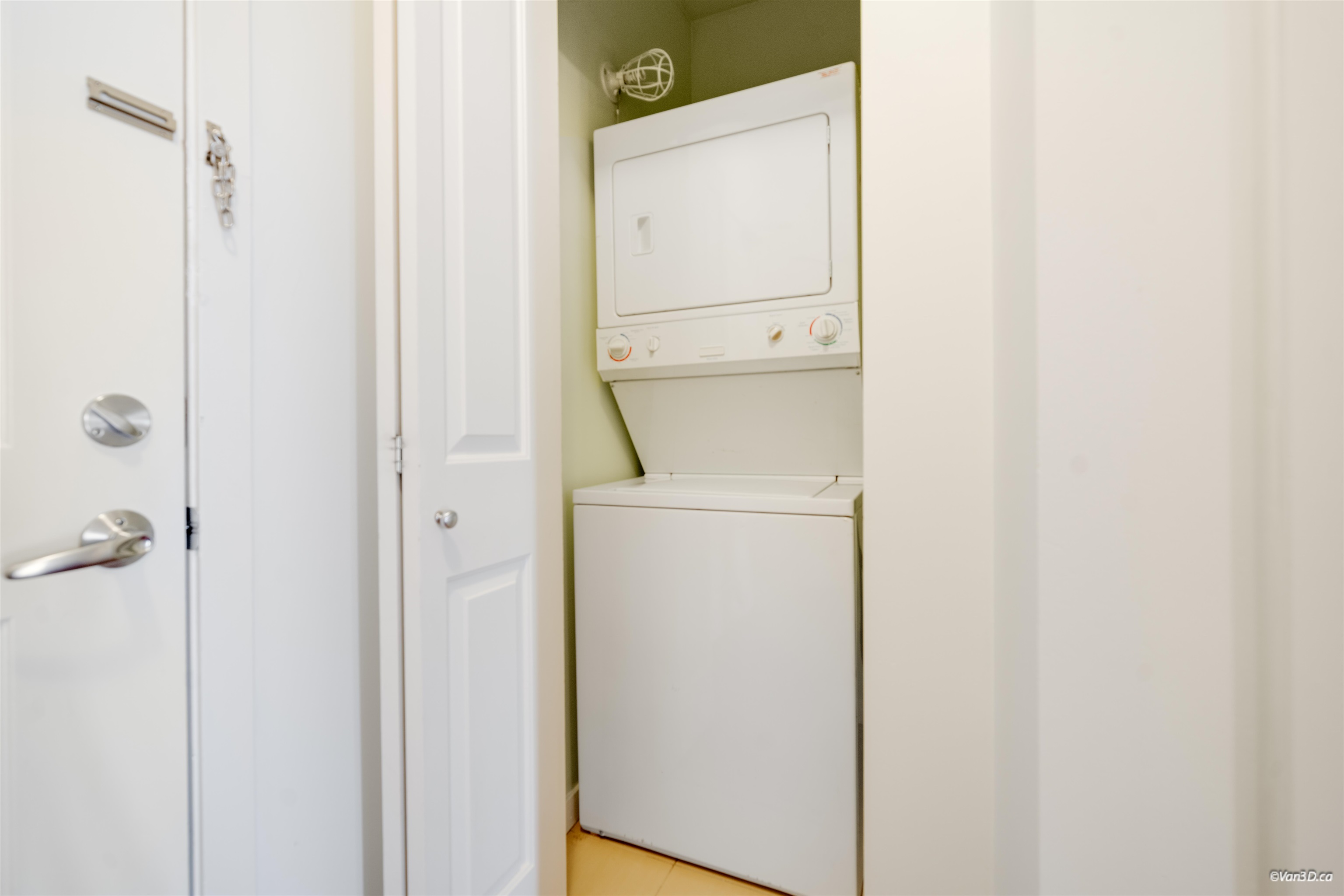 329 2239 KINGSWAY Unit: 329