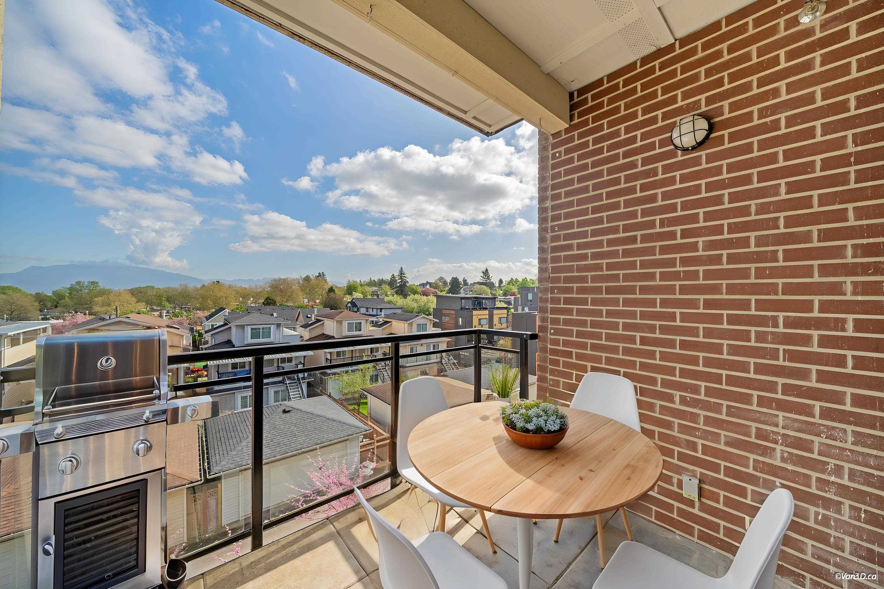 329 2239 KINGSWAY Unit: 329