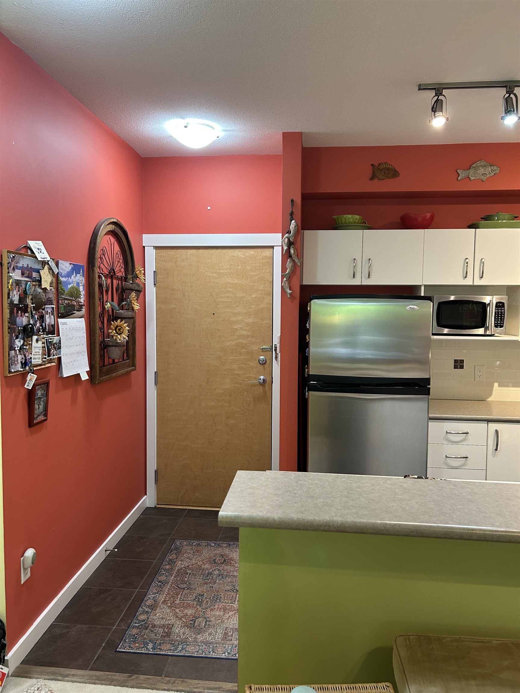 121 801 KLAHANIE DRIVE Unit: 121